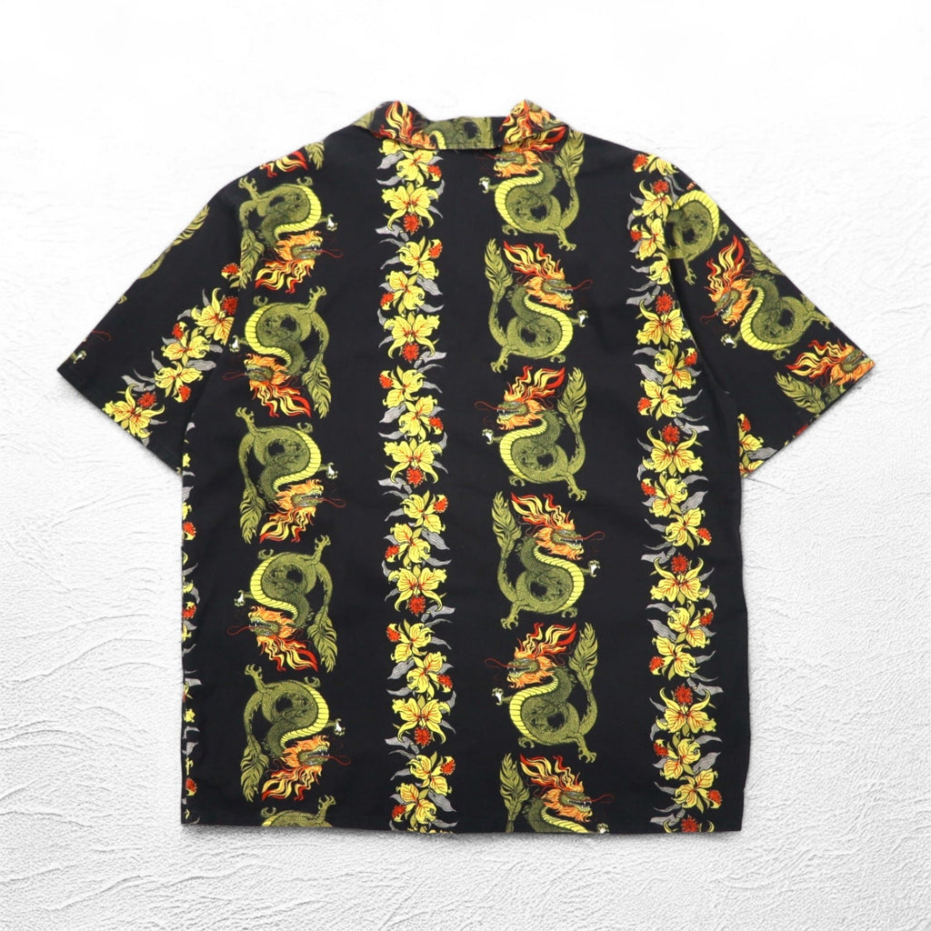 Camicia Aloha LATITUDE 32, anni '90, Made in USA, con colletto aperto, taglia 3XL, oversize, motivo intero, draghi e ibisco, colore nero.
