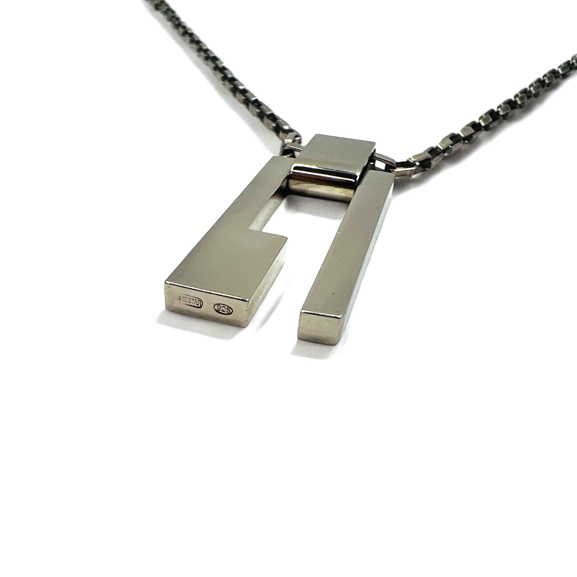 GUCCI Collana con ciondolo a piastra G in argento 925, Made in Italy