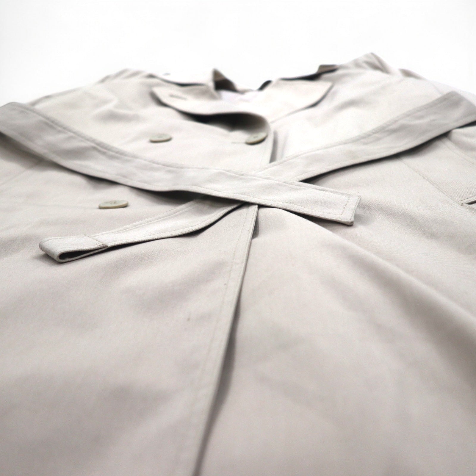 John Weitz trench doppiopetto anni '90 made in Polonia, taglia L, beige, con cintura e fodera rimovibile.