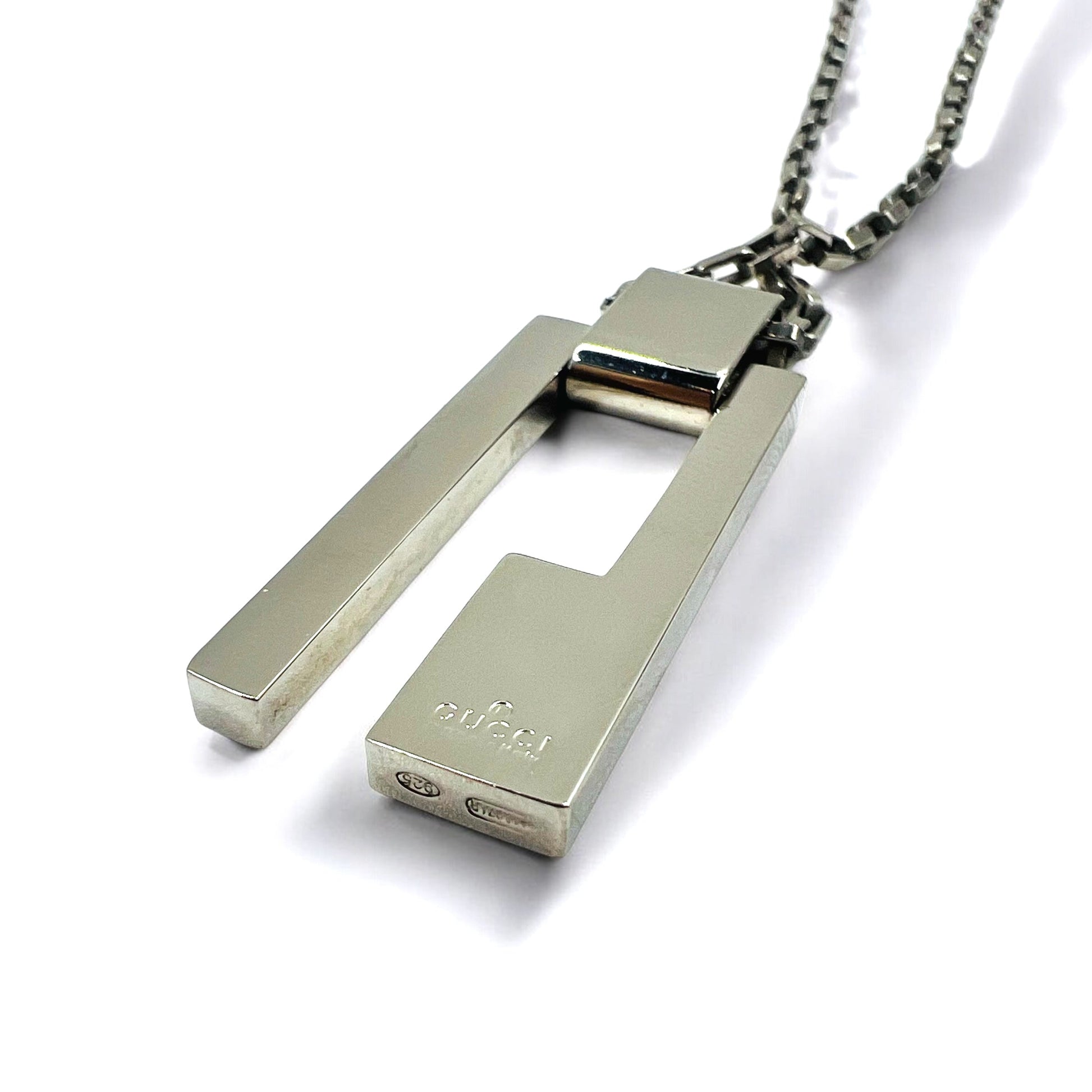 GUCCI Collana con ciondolo a piastra G in argento 925, Made in Italy