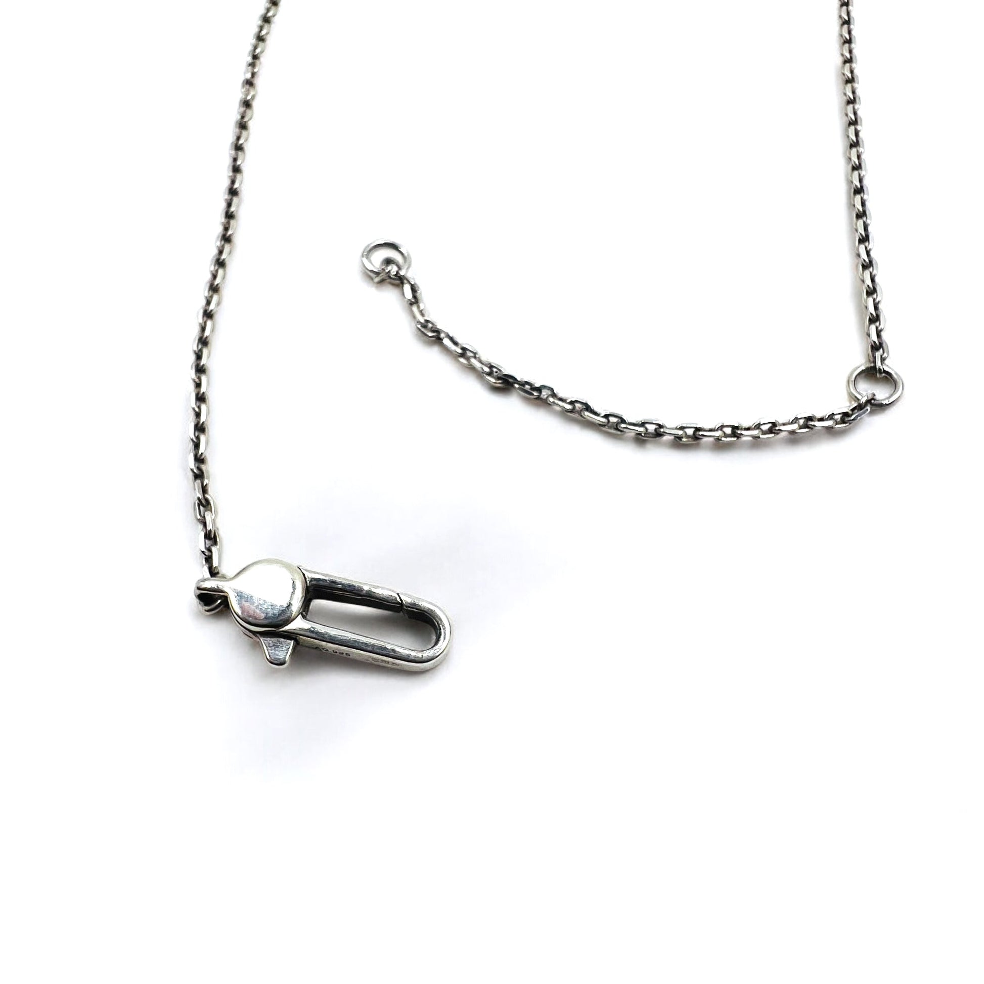 GUCCI Collana con ciondolo a croce con G traforata in argento, Made in Italy, Argento 925