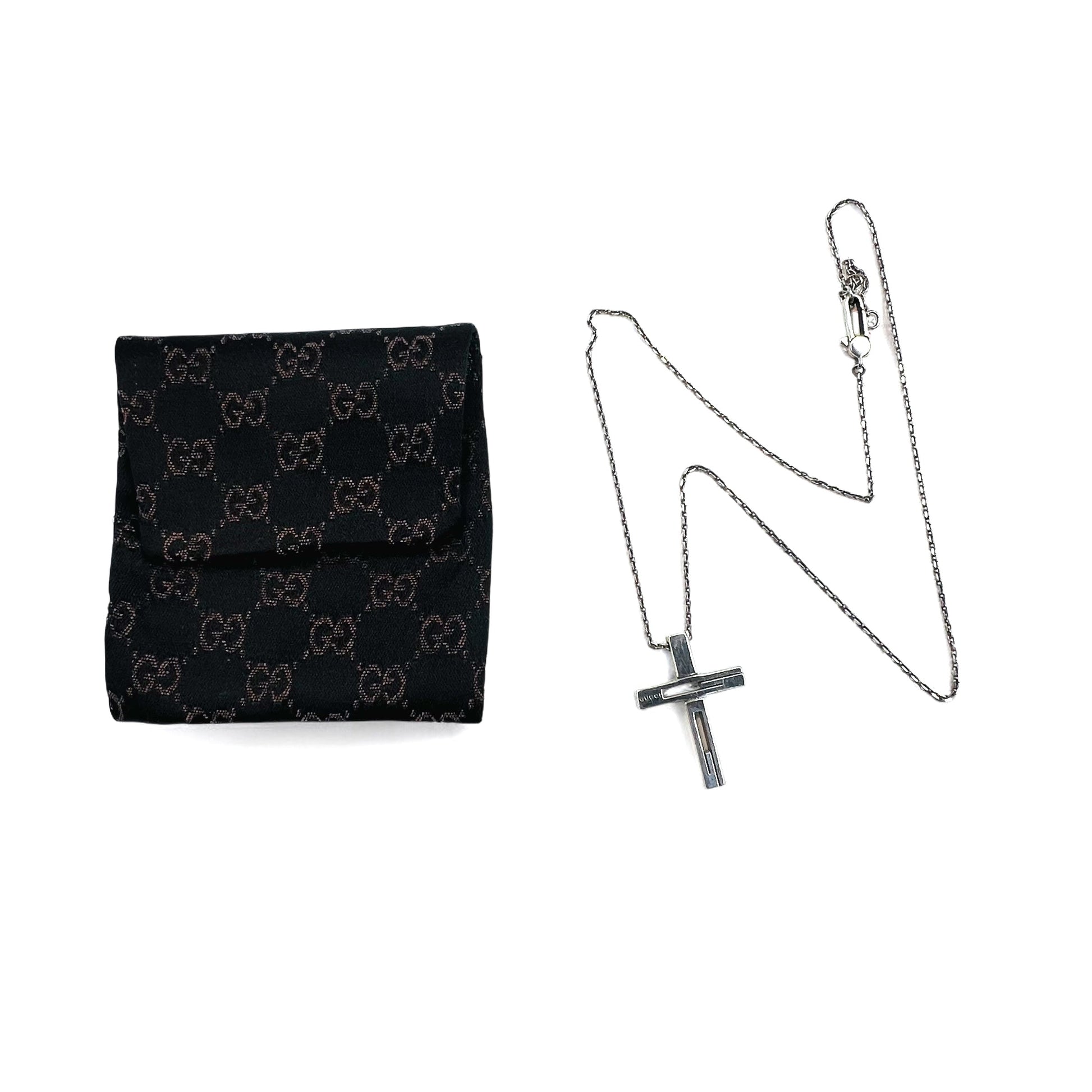 GUCCI Collana con ciondolo a croce con G traforata in argento, Made in Italy, Argento 925