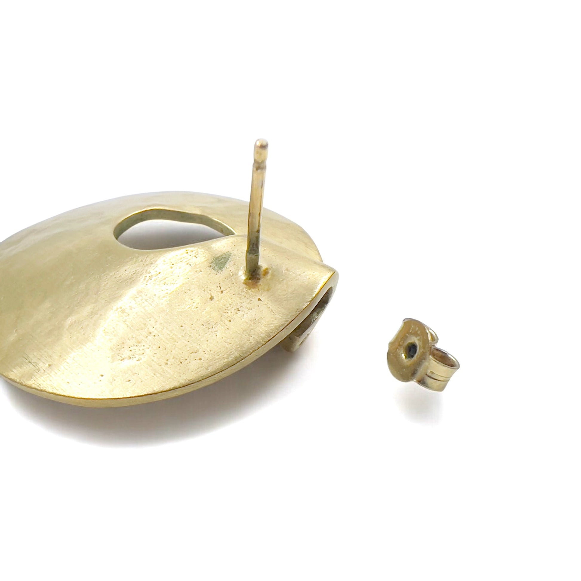 Orecchini a cerchio martellati color oro Blanc Iris con lavorazione a martello (Hammerwork) - Disponibili presso ESTNATION