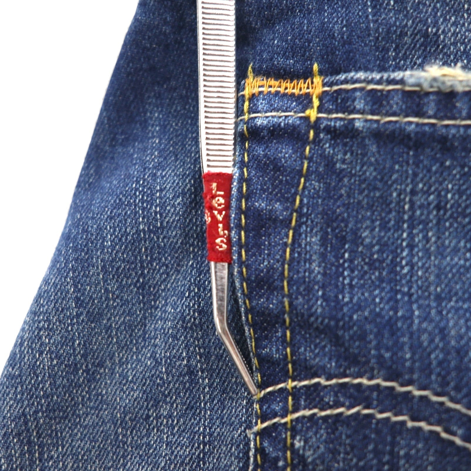 Levi's 503 Pantaloncini di jeans Corti Jeans L Indigo Effetto distressed Toppa in pelle SP503-0019