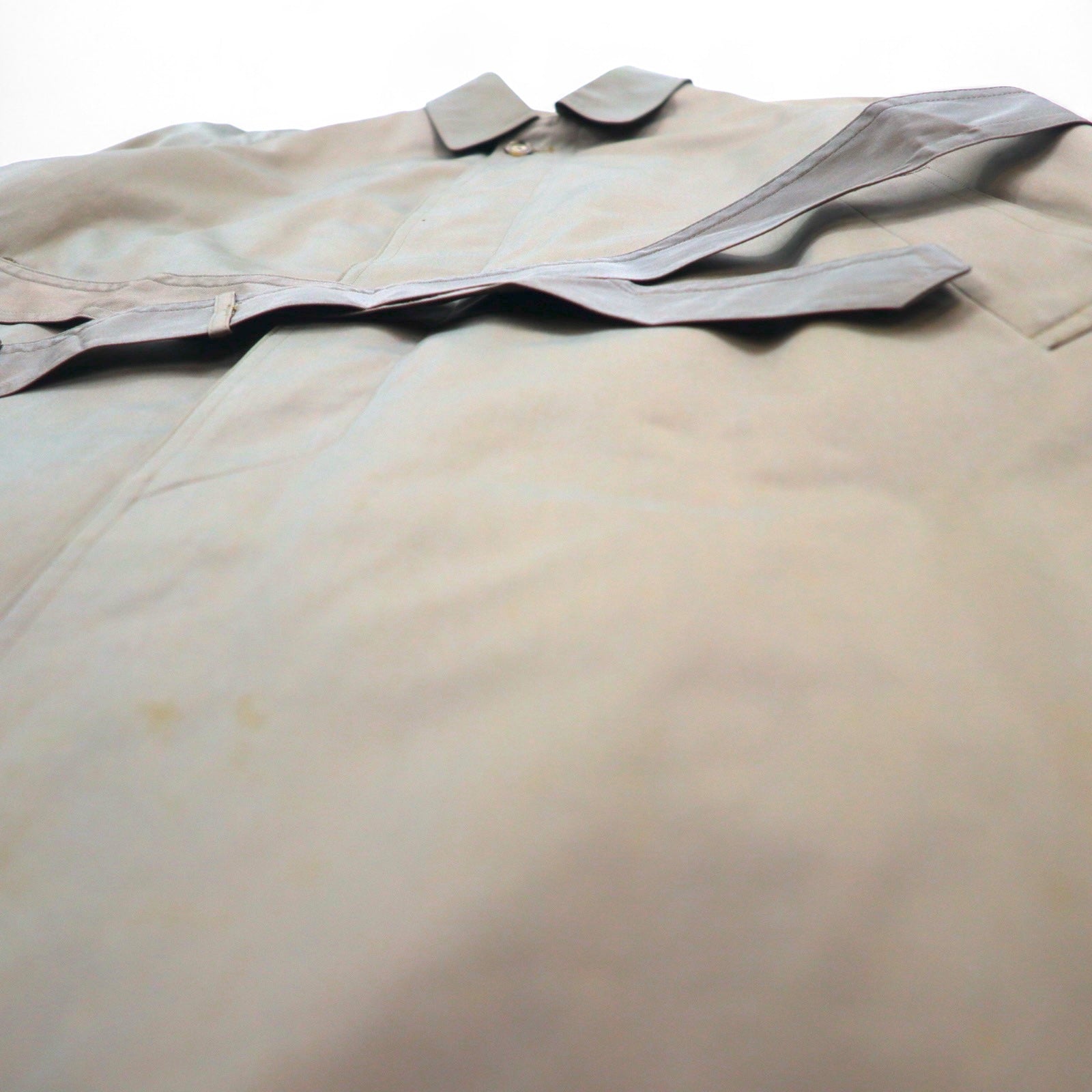Christian Dior - Trench in cotone cerato, L, cachi iridescente, con cintura, abbottonatura nascosta, fodera rimovibile, Made in Japan.