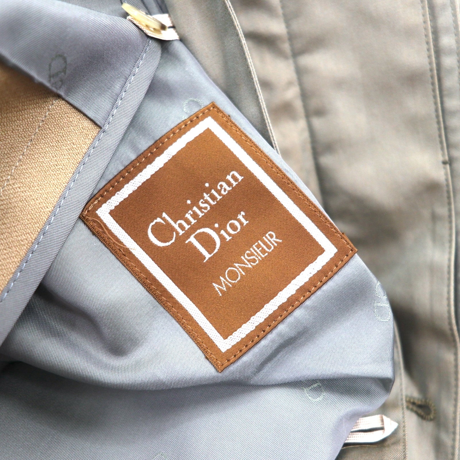 Christian Dior - Trench in cotone cerato, L, cachi iridescente, con cintura, abbottonatura nascosta, fodera rimovibile, Made in Japan.