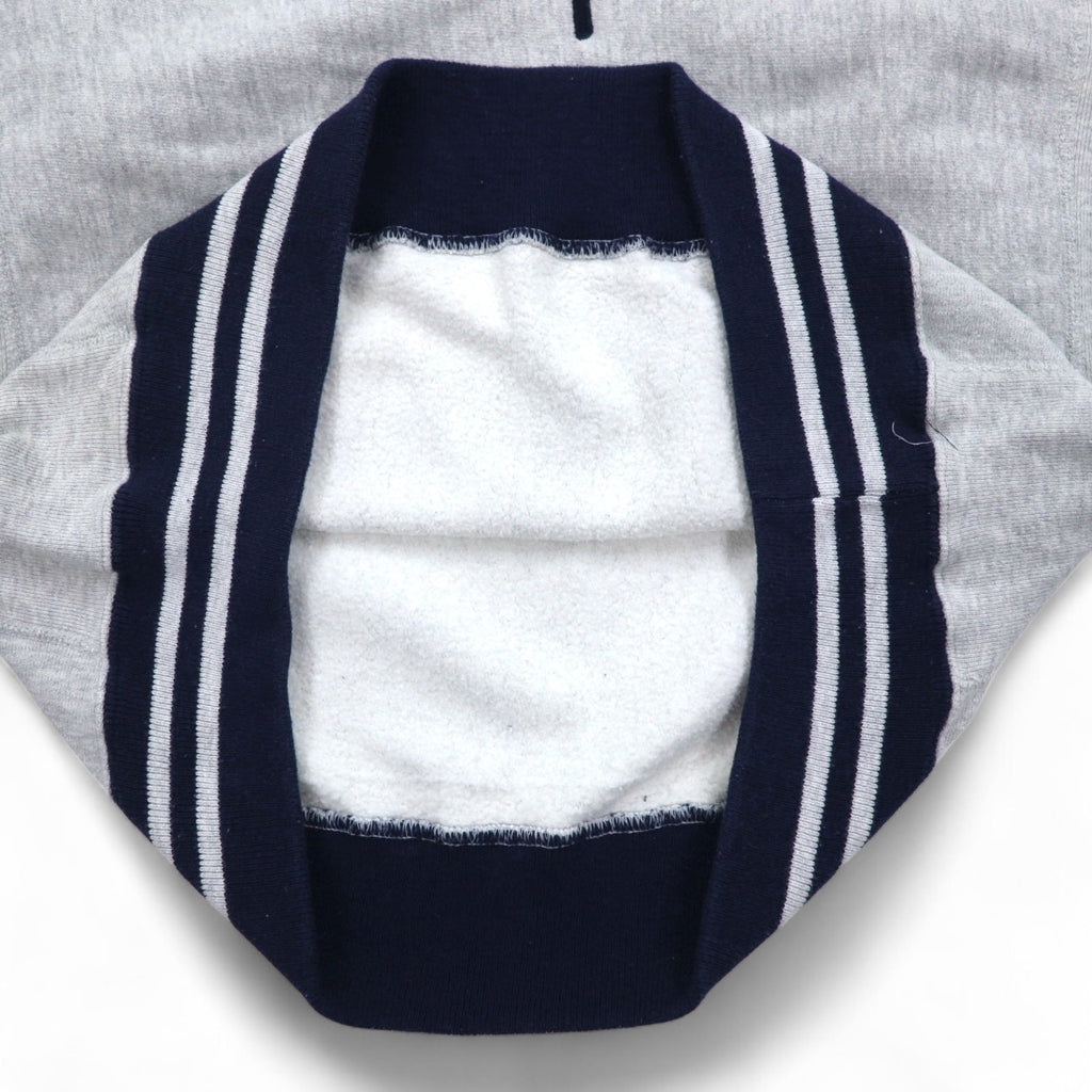 Champion anni '90, made in USA, Reverse Weave con etichetta ricamata, bordi a coste, felpa grigia taglia M, logo Script ricamato.