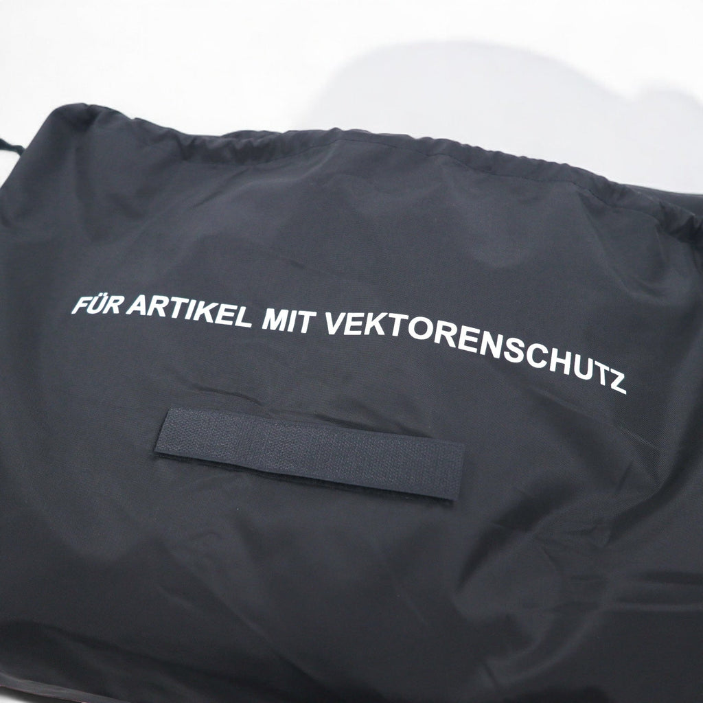 Borsa da lavanderia con coulisse dell'esercito tedesco, in poliestere nero, con stencil, deadstock, mai usata.