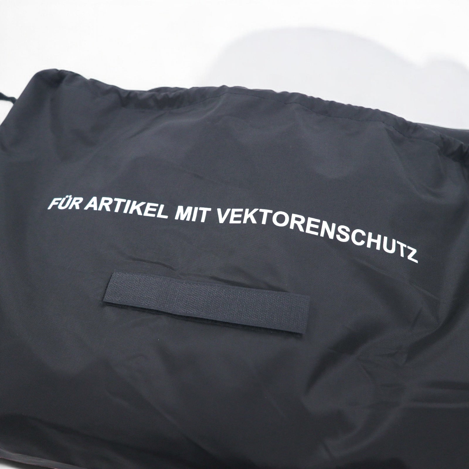 Borsa da lavanderia con coulisse dell'esercito tedesco, in poliestere nero, con stencil, deadstock, mai usata.