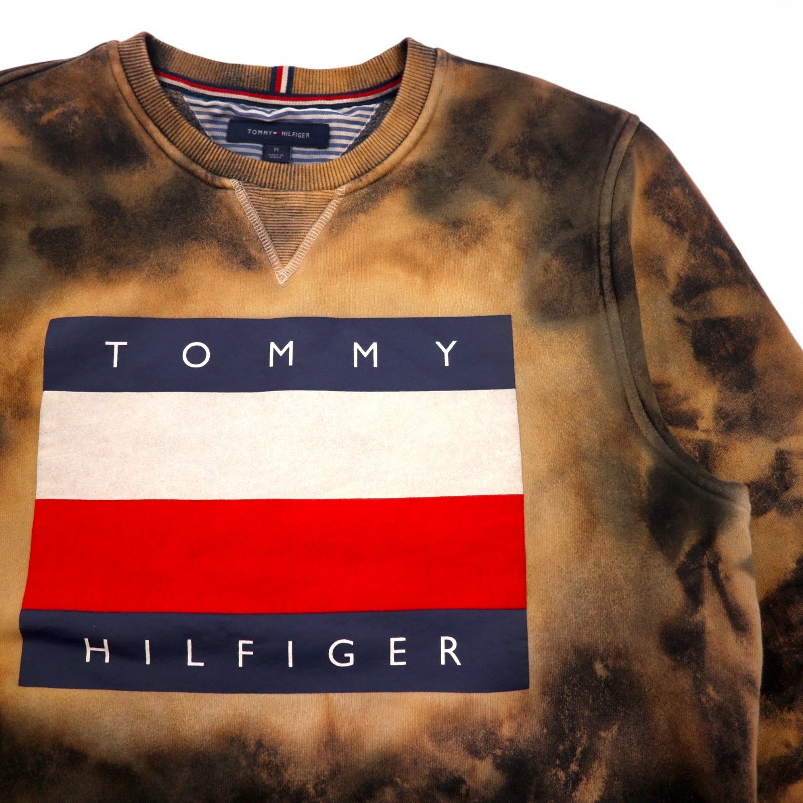 Felpa TOMMY HILFIGER tie-dye scollo a V, taglia M, colore nero con stampa logo a bandiera