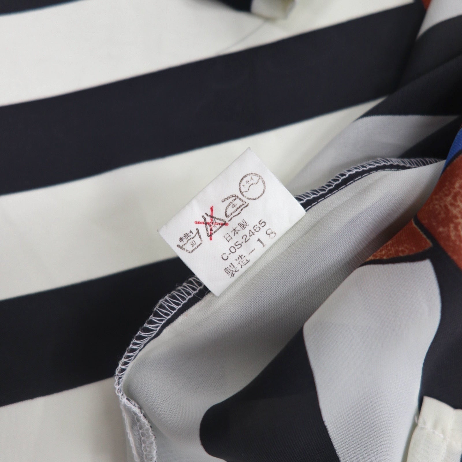 Camicia retrò vintage anni '90 a collo aperto, Made in Japan, a righe, motivo all-over, orsetti, bottoni dorati, retrò, made in Japan, taglia M