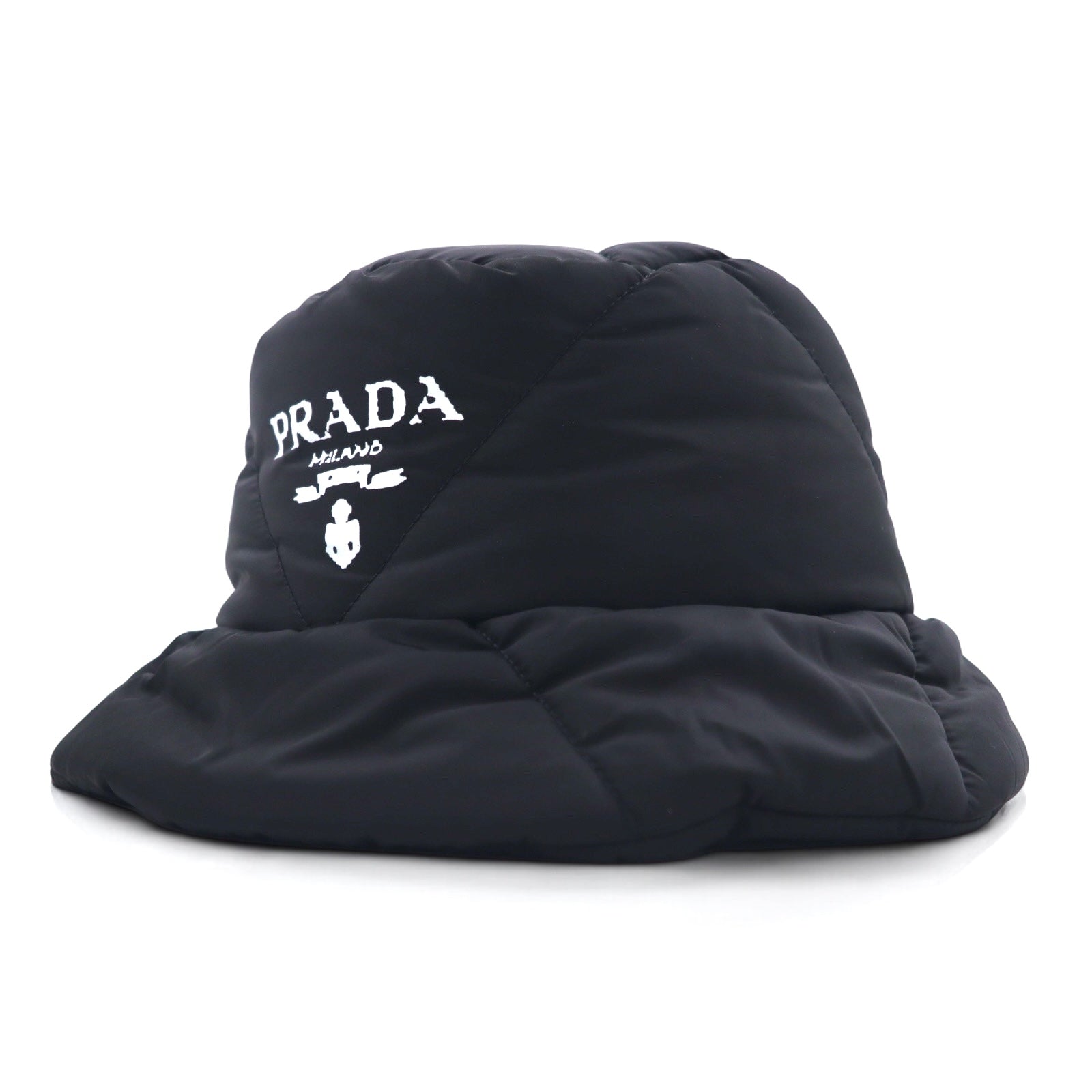 PRADA Cappello da pescatore in Re-Nylon imbottito, trapuntato, con stampa logo, Collezione A/I 22, 2HC252