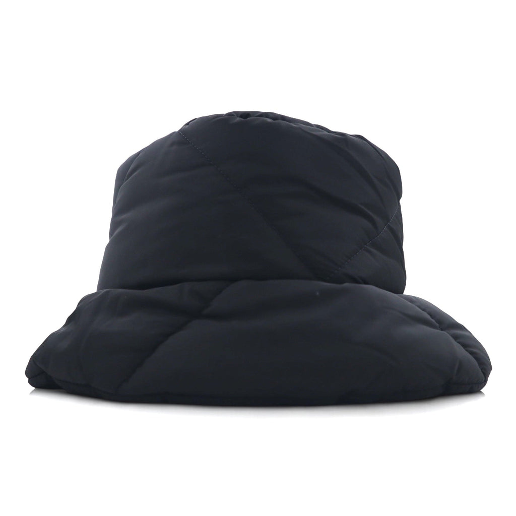 PRADA Cappello da pescatore in Re-Nylon imbottito, trapuntato, con stampa logo, Collezione A/I 22, 2HC252