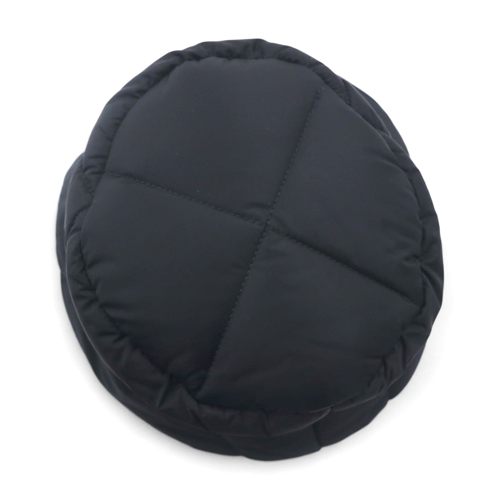 PRADA Cappello da pescatore in Re-Nylon imbottito, trapuntato, con stampa logo, Collezione A/I 22, 2HC252
