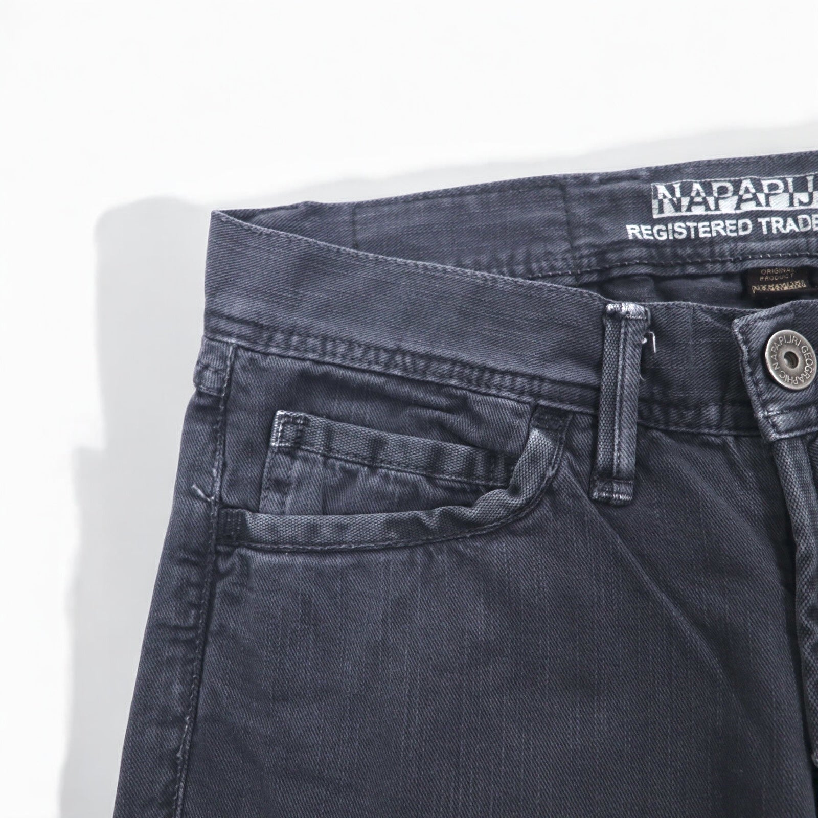 NAPAPIJRI Pantaloni in denim neri, taglia M, dritti, grigi, made in Romania N0YUNUH89