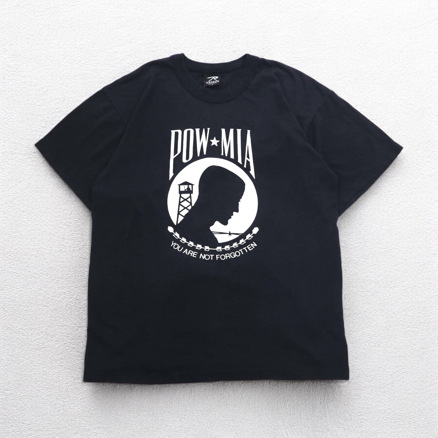 POW MIA Anni '80 Made in USA Cucitura singola T-shirt L Nera Militare Guerra del Vietnam ROTHCO