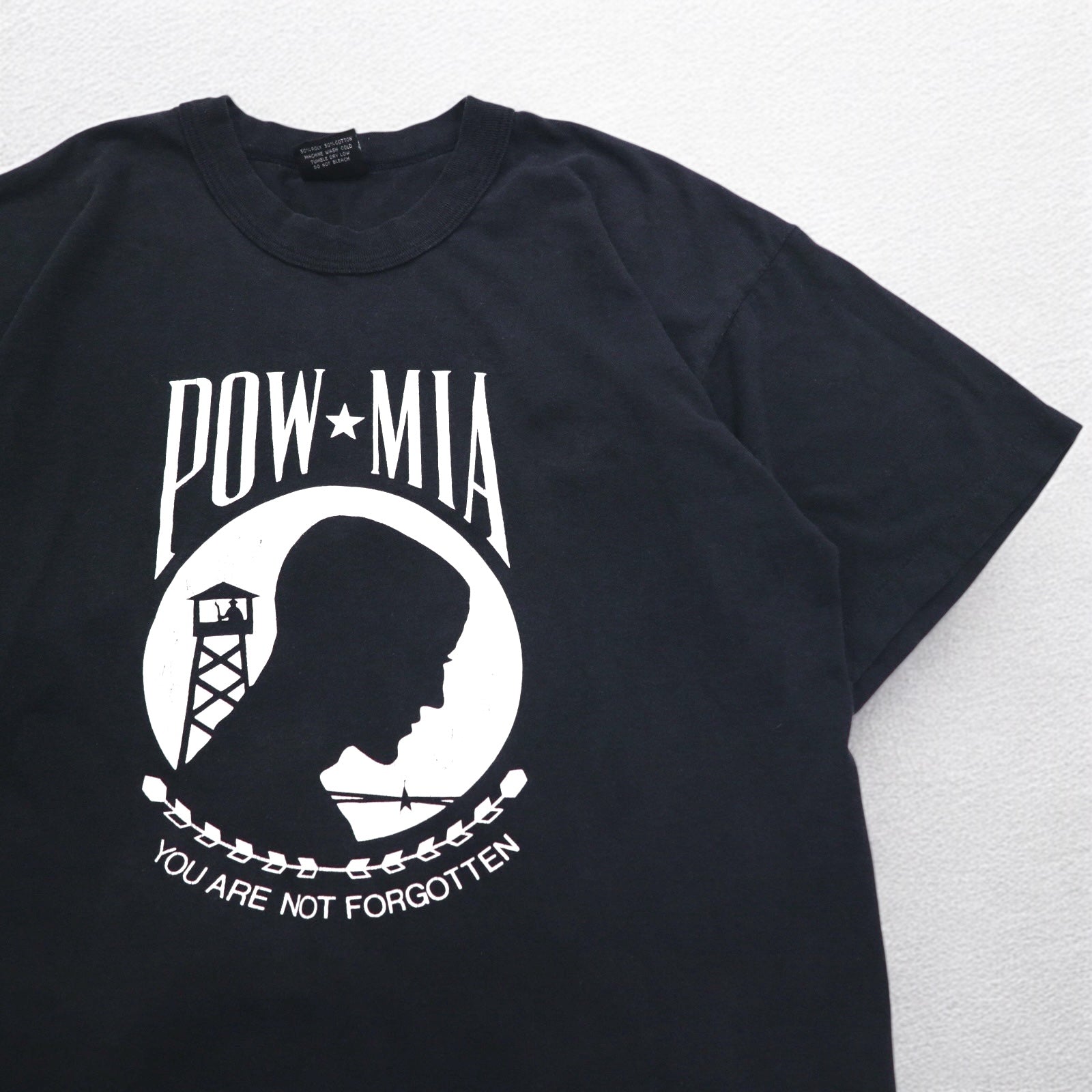 POW MIA Anni '80 Made in USA Cucitura singola T-shirt L Nera Militare Guerra del Vietnam ROTHCO