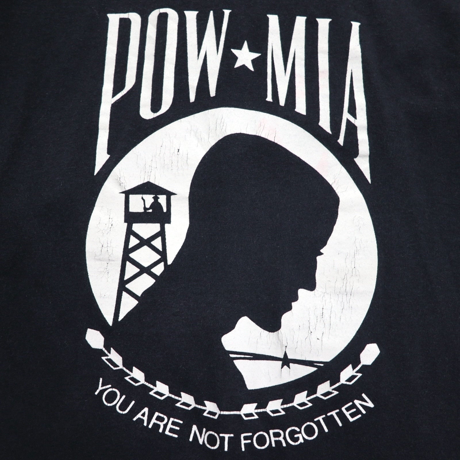 POW MIA Anni '80 Made in USA Cucitura singola T-shirt L Nera Militare Guerra del Vietnam ROTHCO