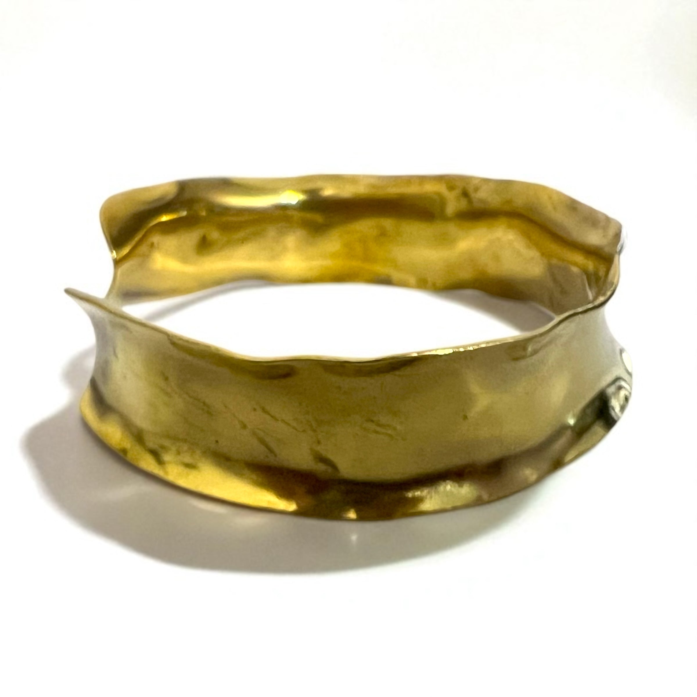 GAIJIN MADE (Hollywood Ranch Market) Bracciale rigido largo in ottone dorato in metallo