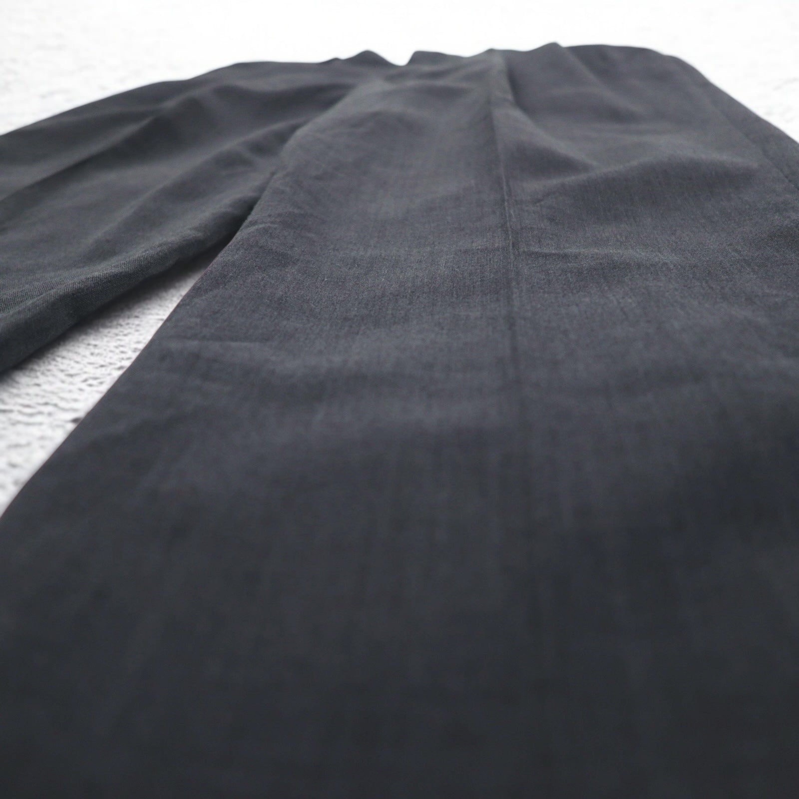 Pantalone classico HAGGAR anni '80 fabbricato negli USA, a due pieghe, con piega centrale, taglia M, grigio, in poliestere e lana.