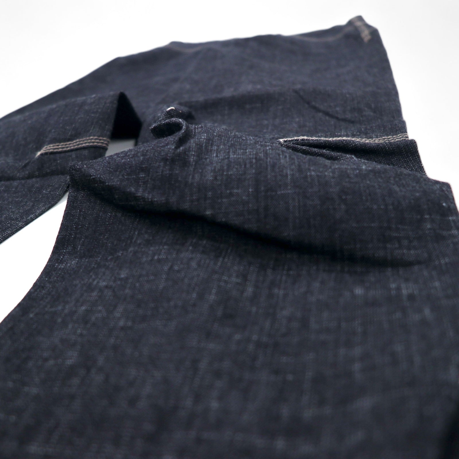 MARITHE FRANCOIS GIRBAUD Jeans in denim con taglio 3D, taglia S, blu scuro, cotone elasticizzato, chiusura con cerniera, prodotto in Giappone