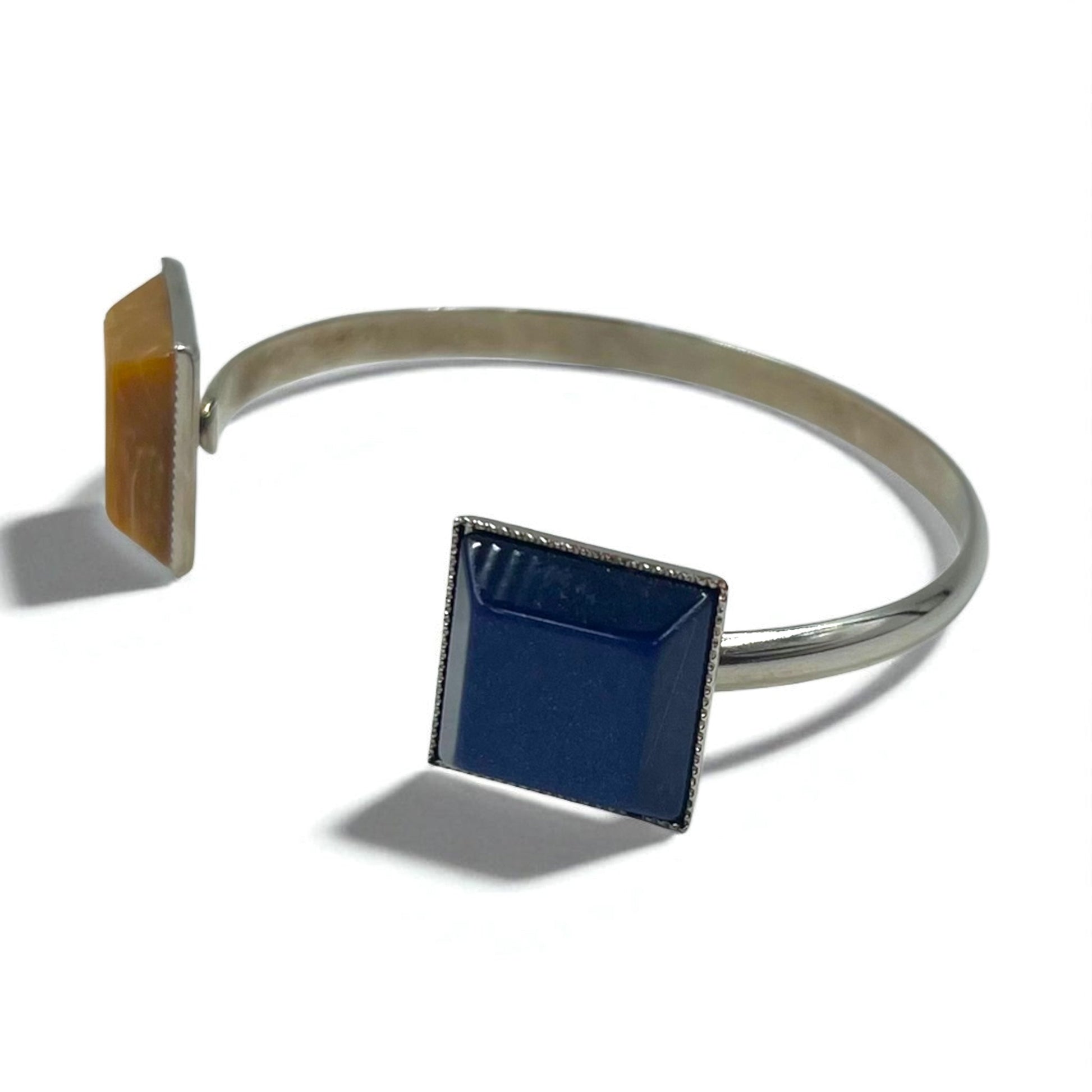 TOGA Bracciale rigido in pietra colorata, bracciale a polsino, metallo argentato, quadrato, blu ambra