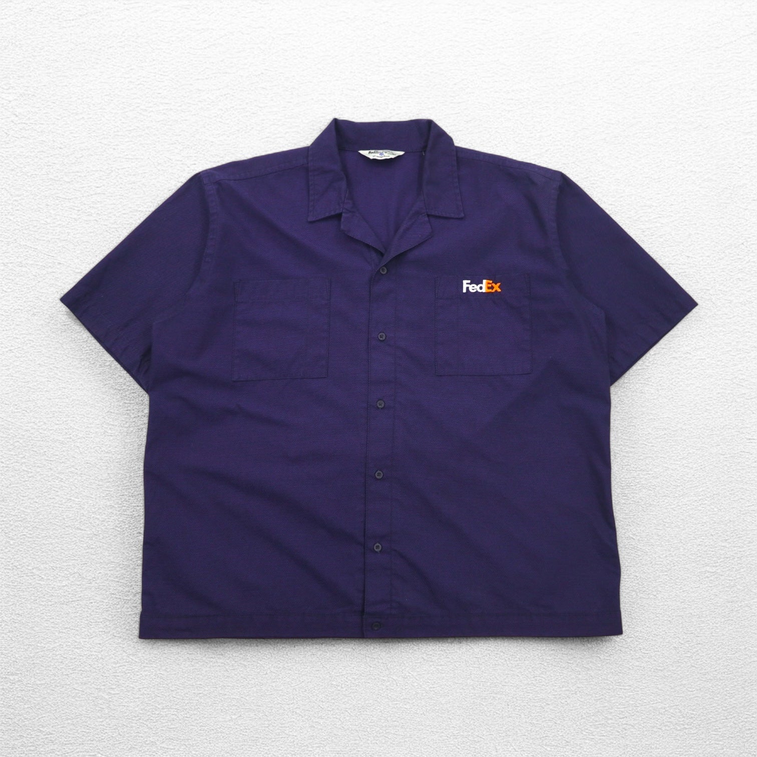 FedEx Camicia da lavoro anni '90 a collo aperto a maniche corte Colletto aperto XL Viola Azienda americana Silhouette squadrata Disegnata da Stan Herman VF Imagewear
