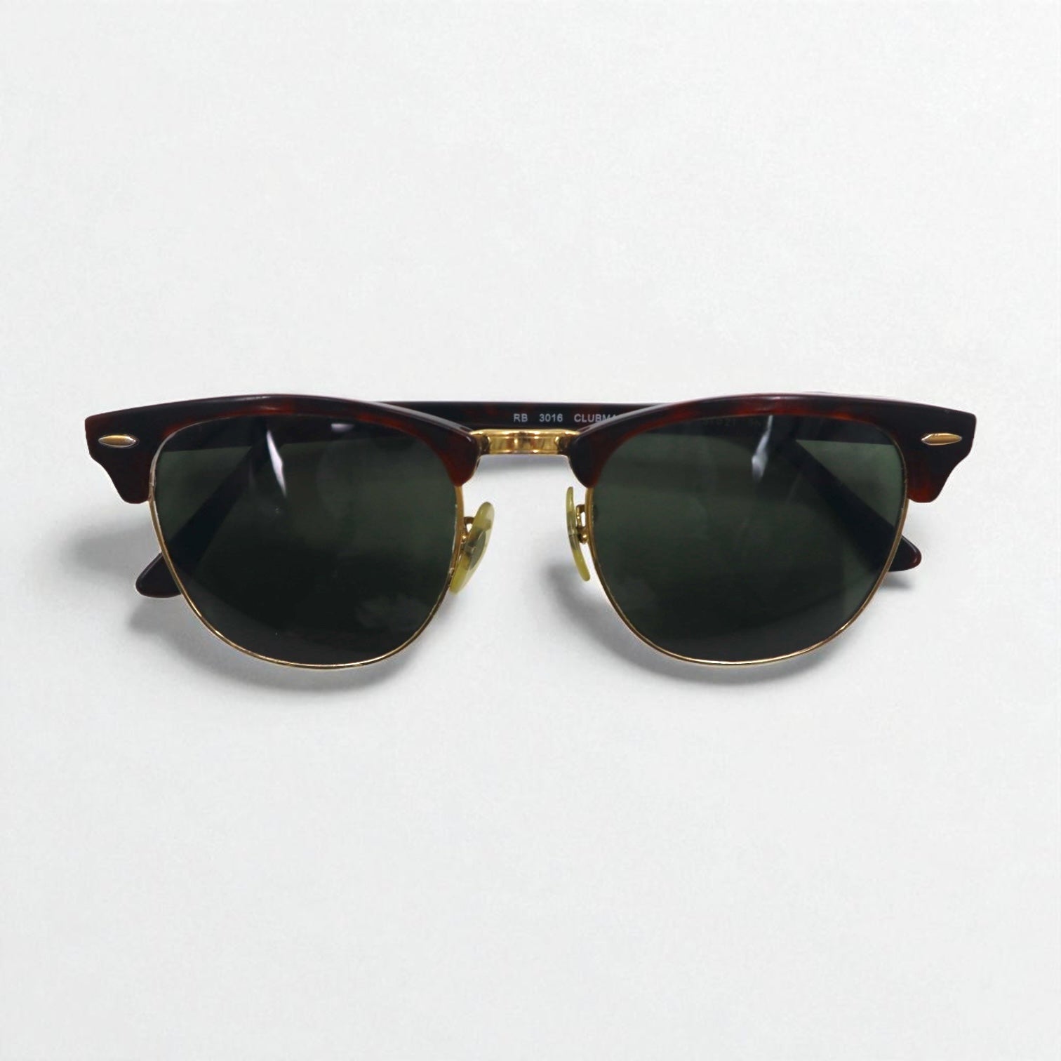 Ray-Ban Clubmaster CLUBMASTER Occhiali da sole a mezza montatura marroni RB3016 W0366 51-21 3N