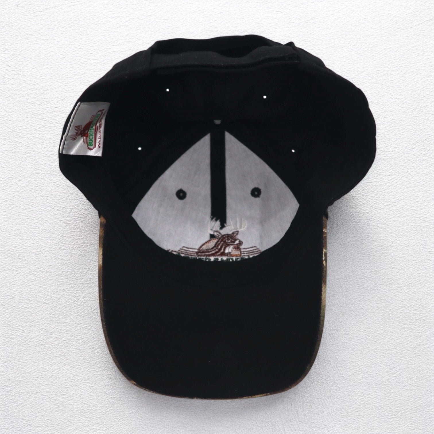 BUCKMASTERS Cappellino da esterno mimetico Realtree con inserti in pelle, taglia unica, regolabile, nero con ricamo animale