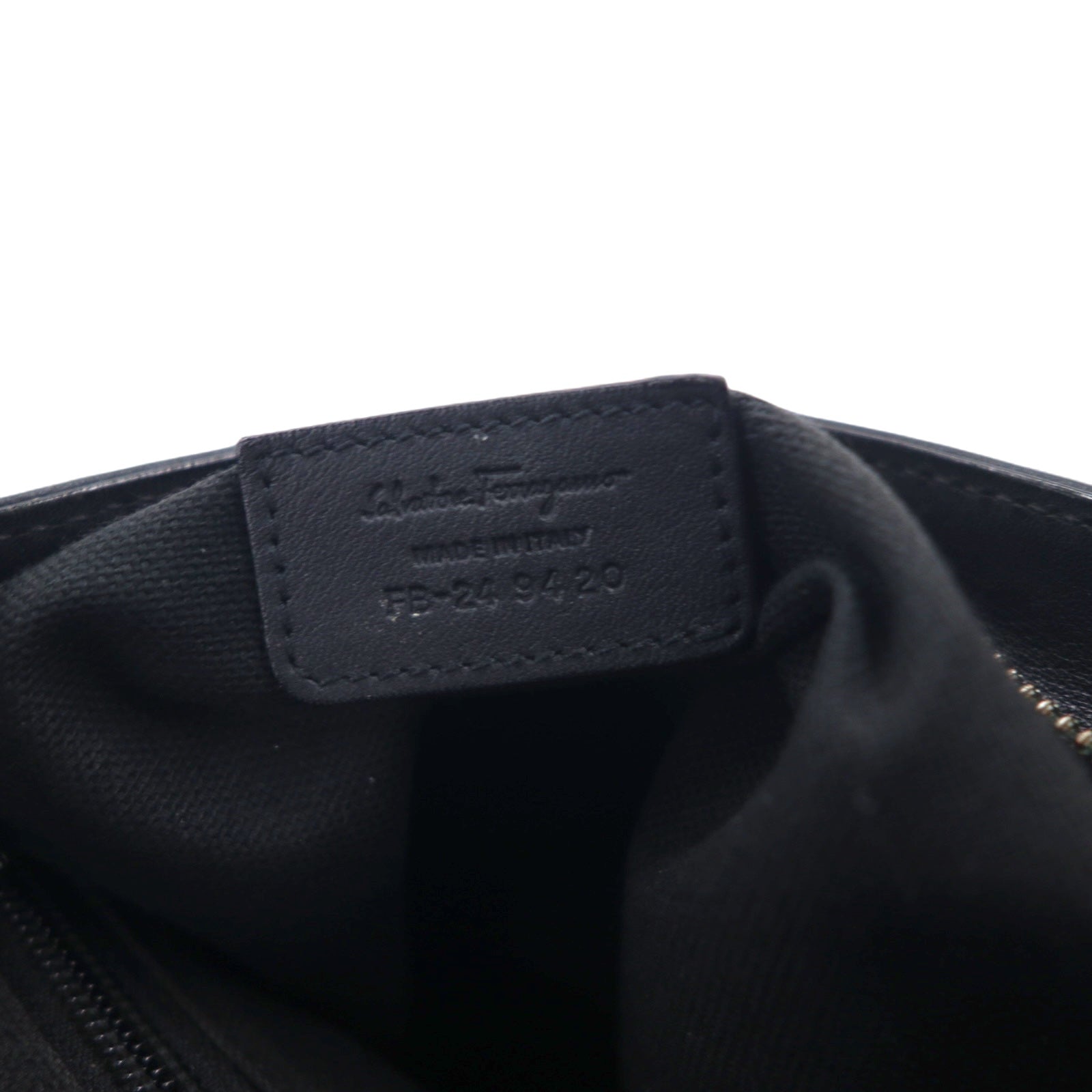 Salvatore Ferragamo Borsa a Spalla Gamma Soft Nera in Pelle, Made in Italy, Monogramma Gancini Goffrato FB-24 9420