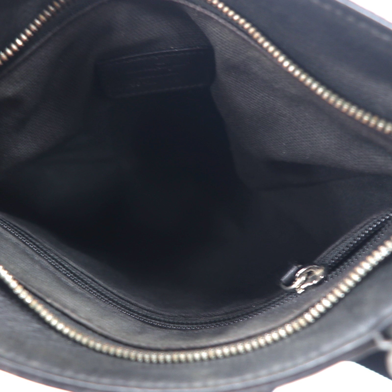 Salvatore Ferragamo Borsa a Spalla Gamma Soft Nera in Pelle, Made in Italy, Monogramma Gancini Goffrato FB-24 9420