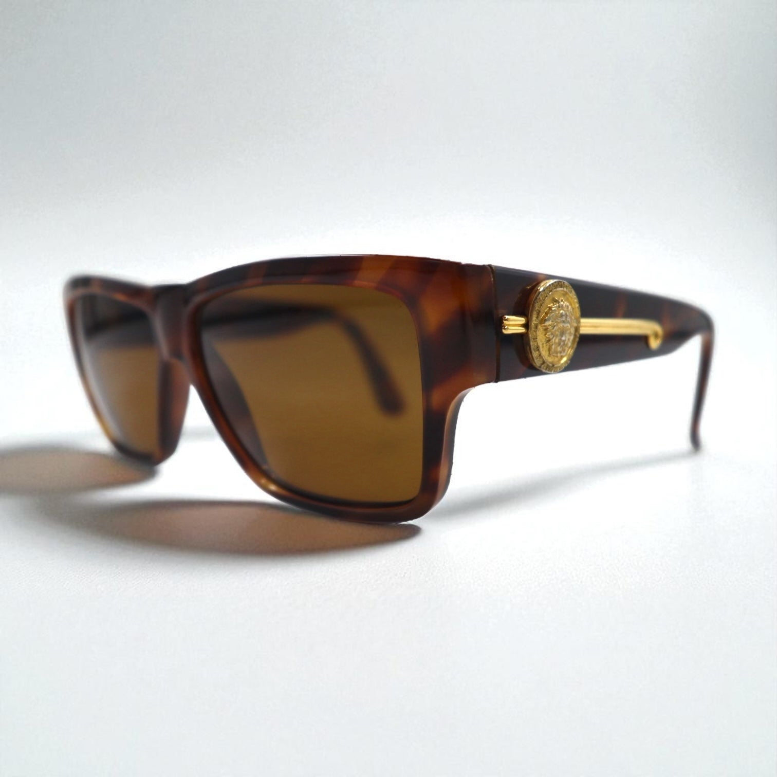 Gianni Versace Occhiali da sole quadrati a forma di "Wellington", in tartaruga, con Medusa, MOD.372/DM, Made in Italy