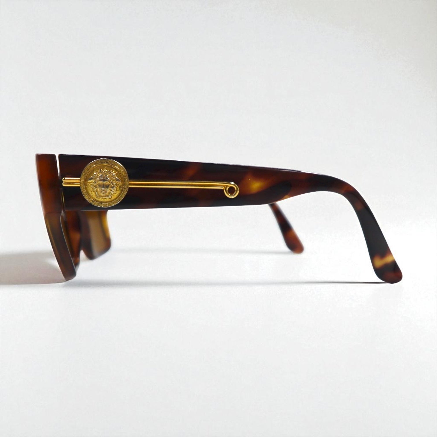 Gianni Versace Occhiali da sole quadrati a forma di "Wellington", in tartaruga, con Medusa, MOD.372/DM, Made in Italy