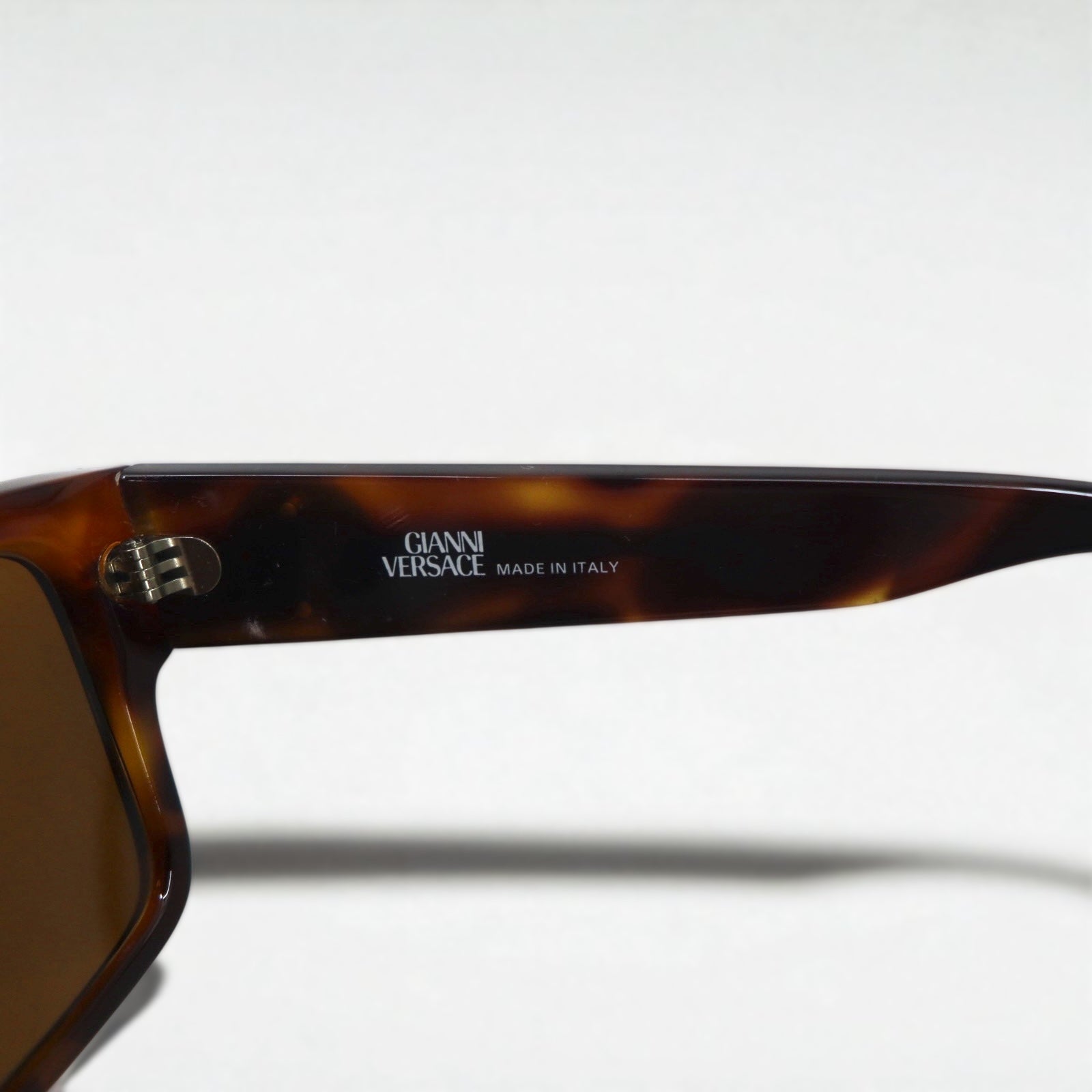 Gianni Versace Occhiali da sole quadrati a forma di "Wellington", in tartaruga, con Medusa, MOD.372/DM, Made in Italy