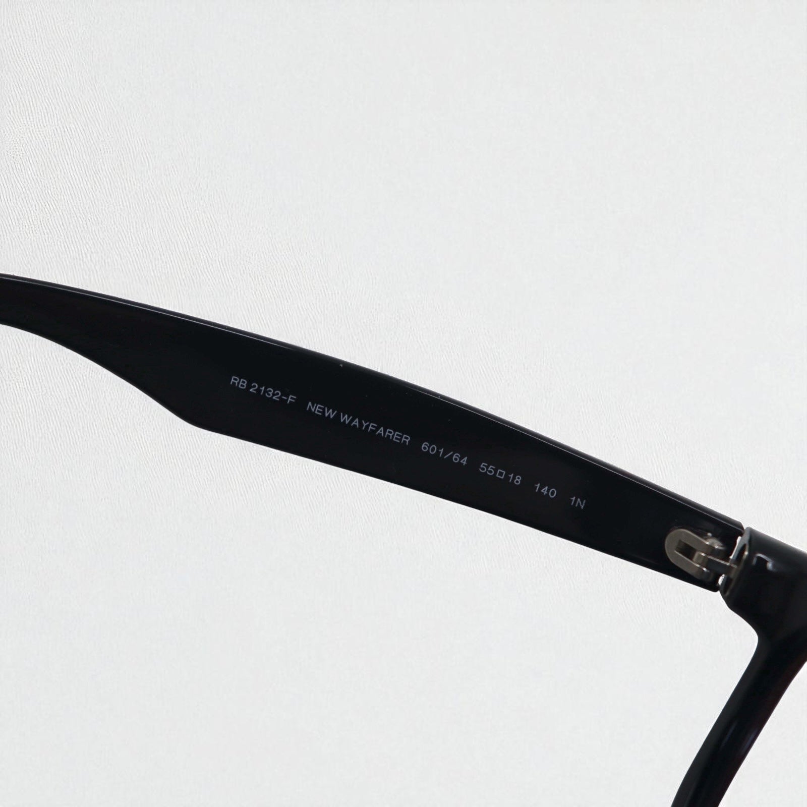 Ray-Ban New Wayfarer NEW WAYFARER occhiali da sole Wellington RB2132-F 601/64 55-18 140 1N Made in Italy