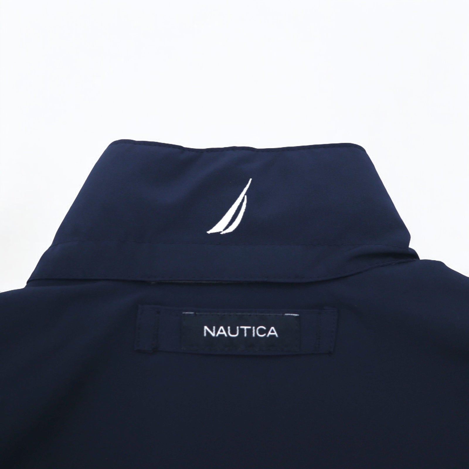 Giacca a vela NAUTICA Giacca a vento in nylon M Colori tricolore Blu navy Logo sulla manica Cappuccio ripiegabile