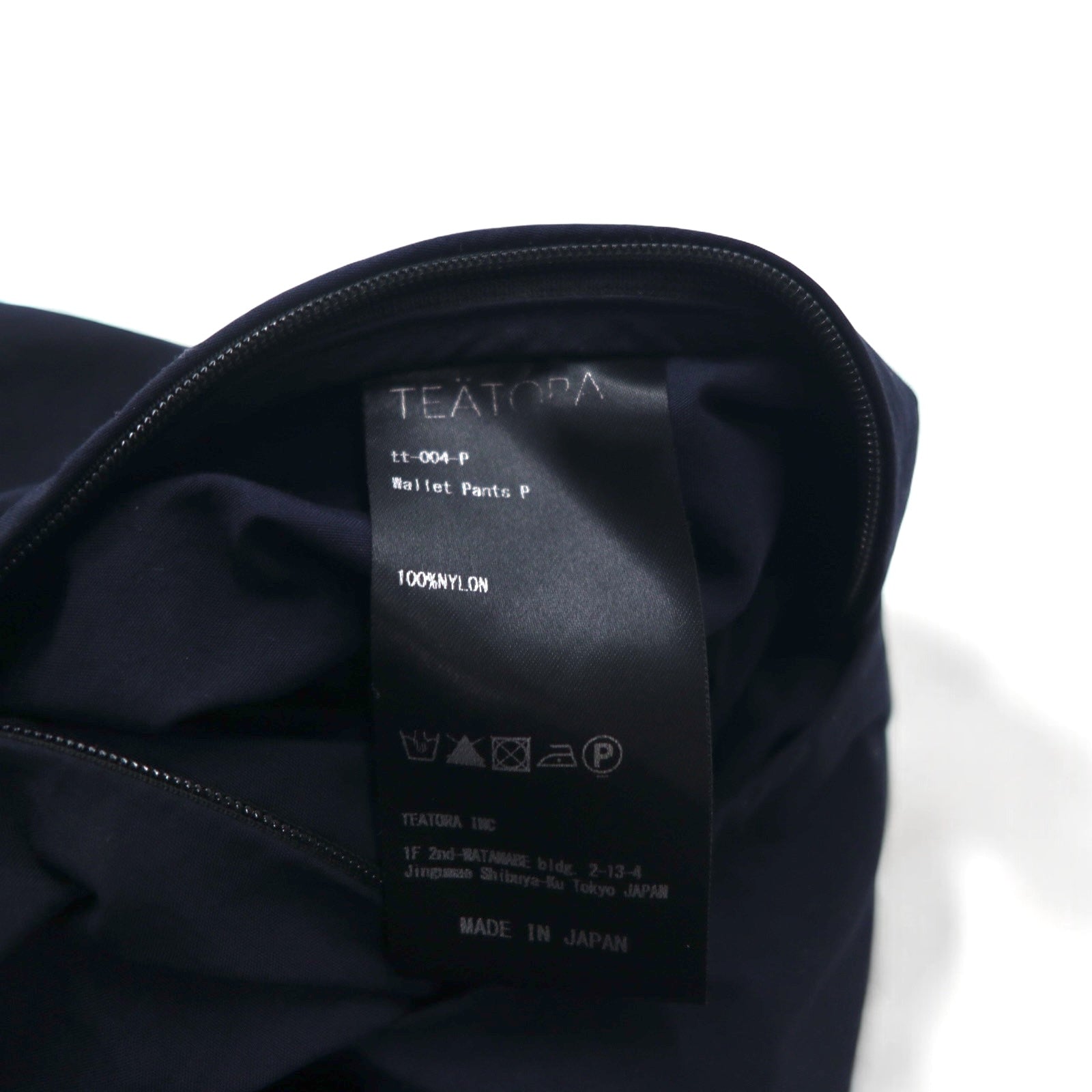 Completo TEATORA DEVICE JKT / WALLET PANTS taglia L, colore blu navy, in nylon PACKABLE, modelli TT-004-P / TT-203-P, Made in Japan.
