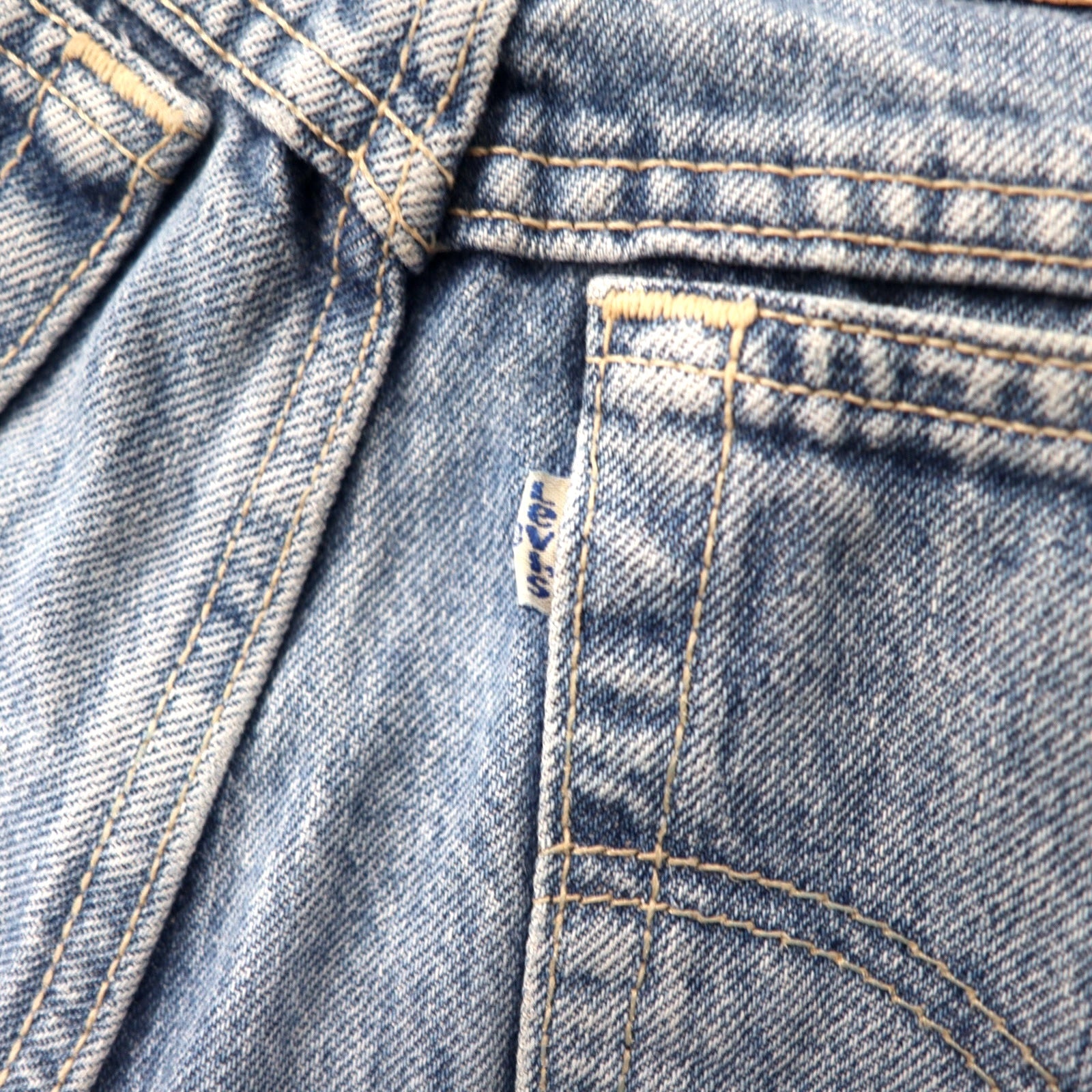 Levi's Made in USA anni '80 Jeans a vita alta affusolati in denim 11 blu ice wash cotone bottone sul retro 573 linguetta bianca 57902-7206