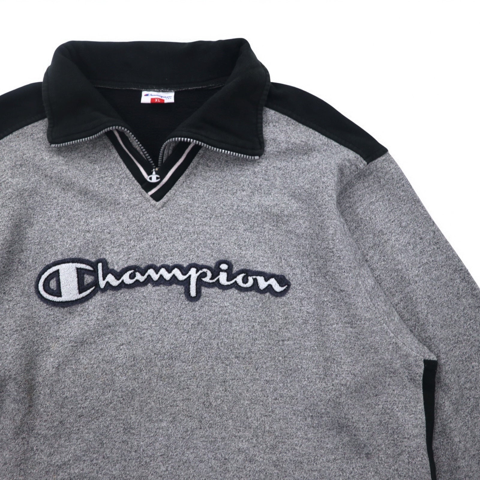 Champion USA anni '90, maglia a girocollo con mezza zip, prodotta in Italia, oversize (XL), colore grigio, in cotone, logo script ricamato, toppa.