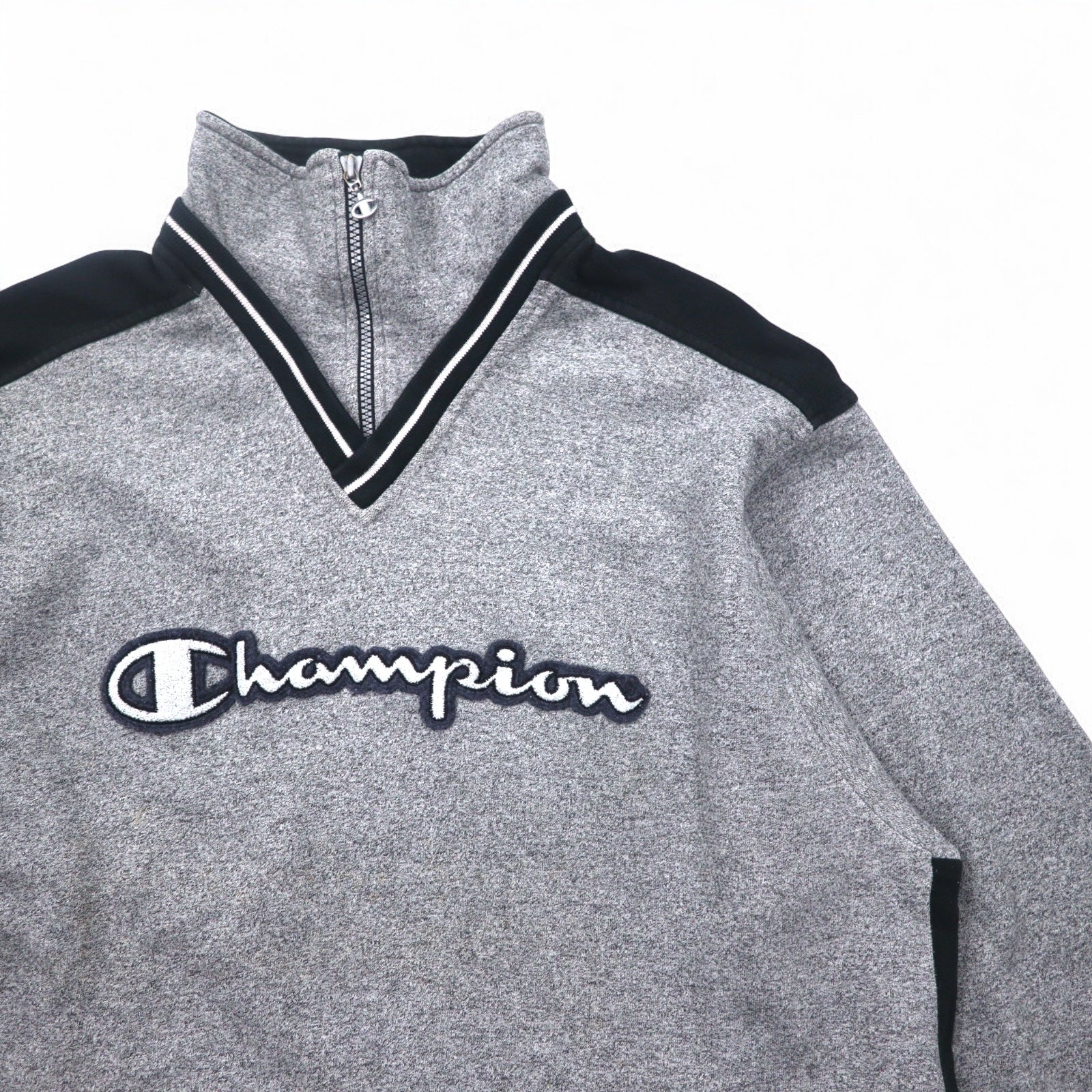 Champion USA anni '90, maglia a girocollo con mezza zip, prodotta in Italia, oversize (XL), colore grigio, in cotone, logo script ricamato, toppa.