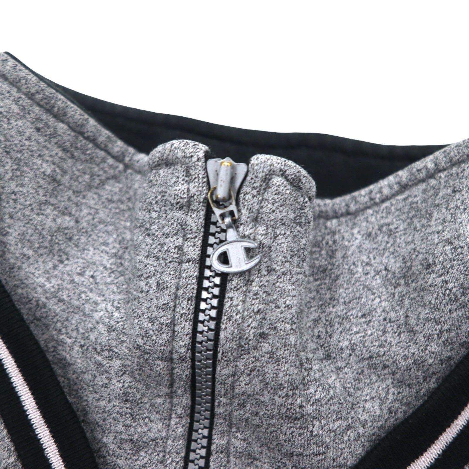 Champion USA anni '90, maglia a girocollo con mezza zip, prodotta in Italia, oversize (XL), colore grigio, in cotone, logo script ricamato, toppa.