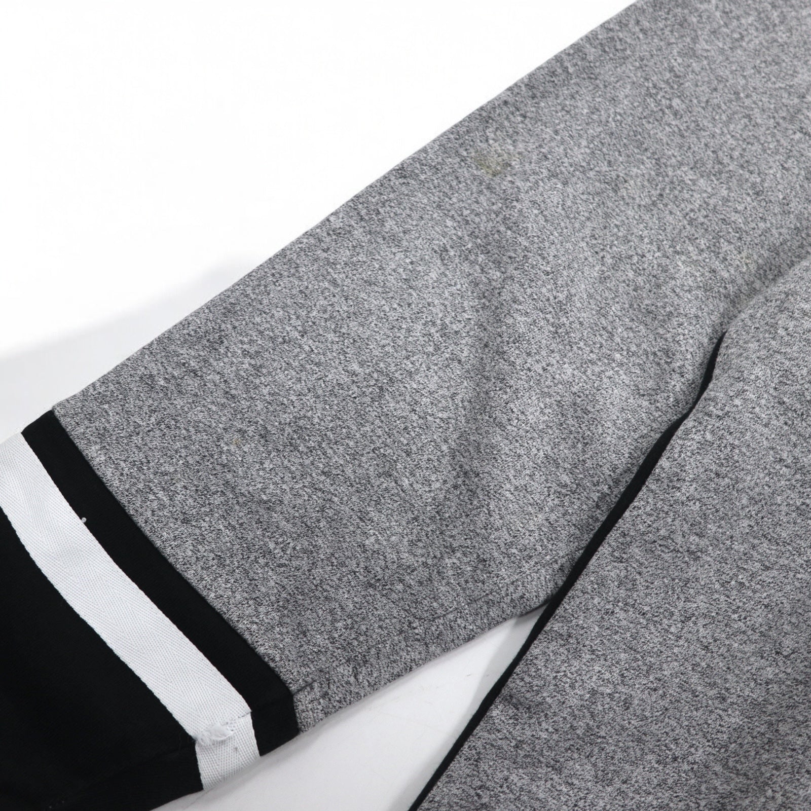 Champion USA anni '90, maglia a girocollo con mezza zip, prodotta in Italia, oversize (XL), colore grigio, in cotone, logo script ricamato, toppa.