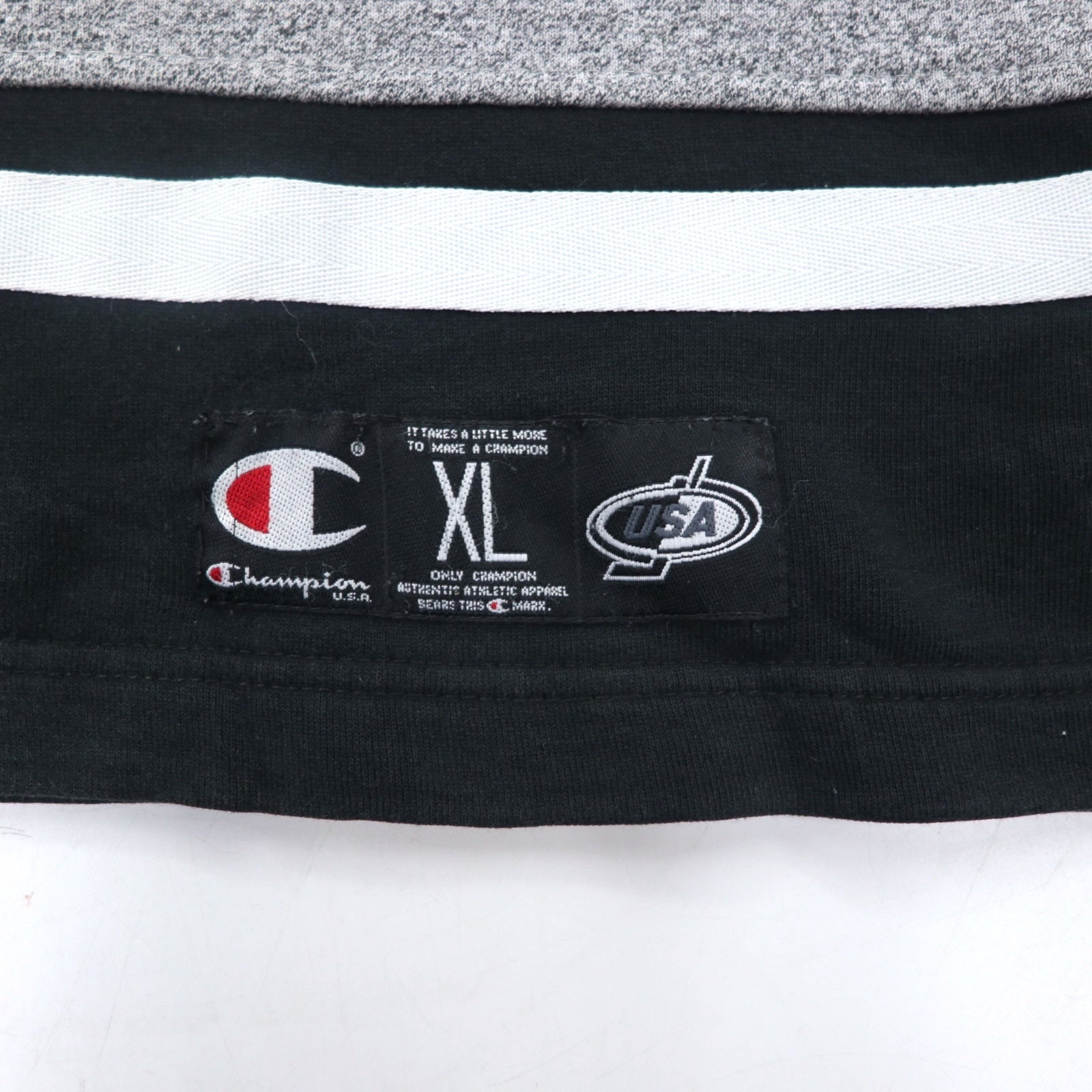 Champion USA anni '90, maglia a girocollo con mezza zip, prodotta in Italia, oversize (XL), colore grigio, in cotone, logo script ricamato, toppa.