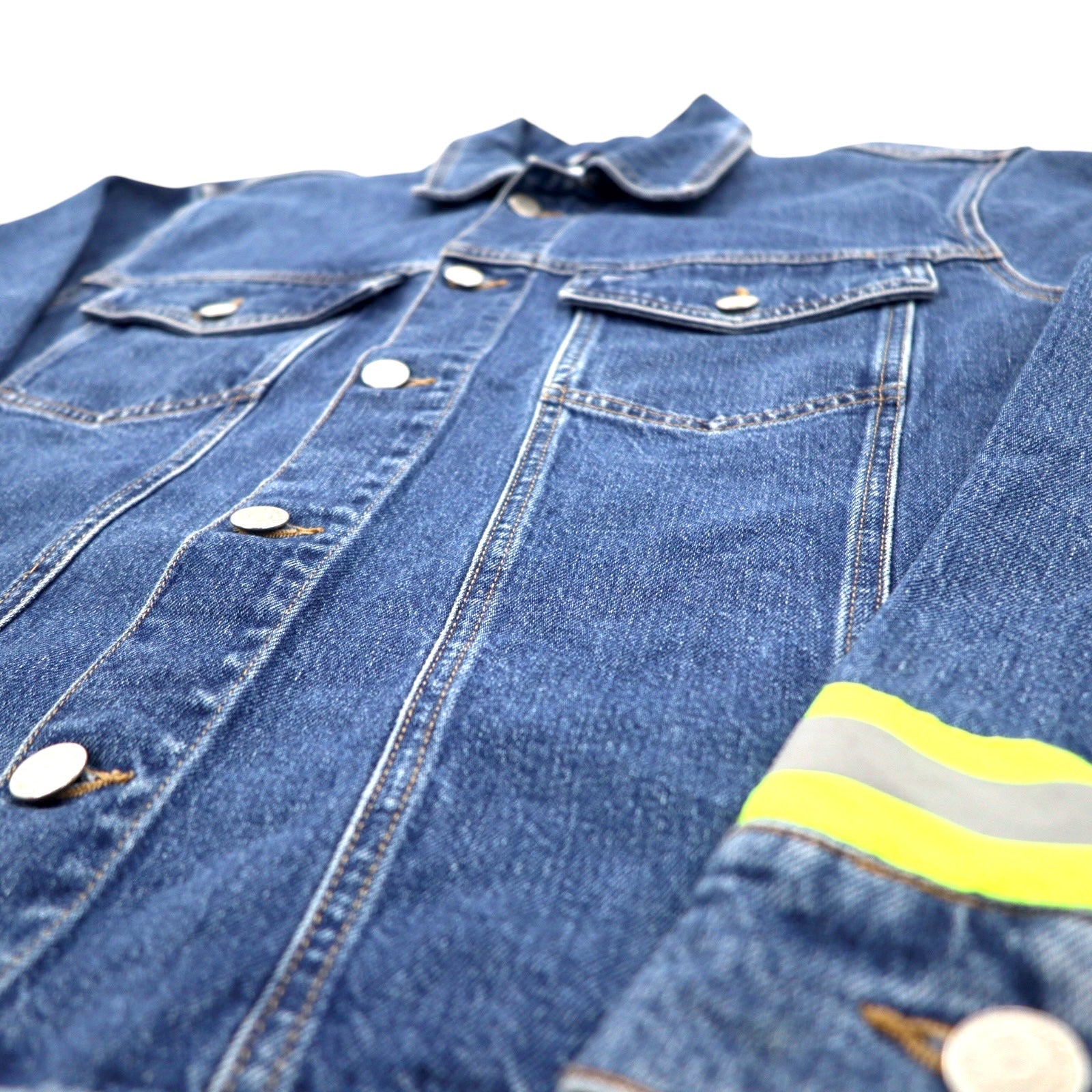 TOMMY JEANS Giacca oversize di jeans da camionista, taglia M, blu, con logo a bandiera riflettente, OVERSIZED DENIM TRUCKER JACKET DM0DM07596-1A5