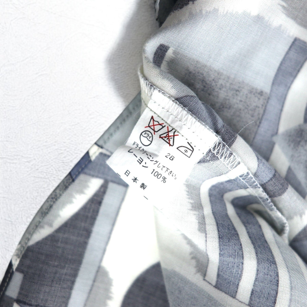 Camicia vintage in rayon anni '90, fabbricata in Giappone, a+v ABBRE VIATE anni '90, fantasia all-over, taglia unica, grigia, geometrica, in rayon, made in Japan