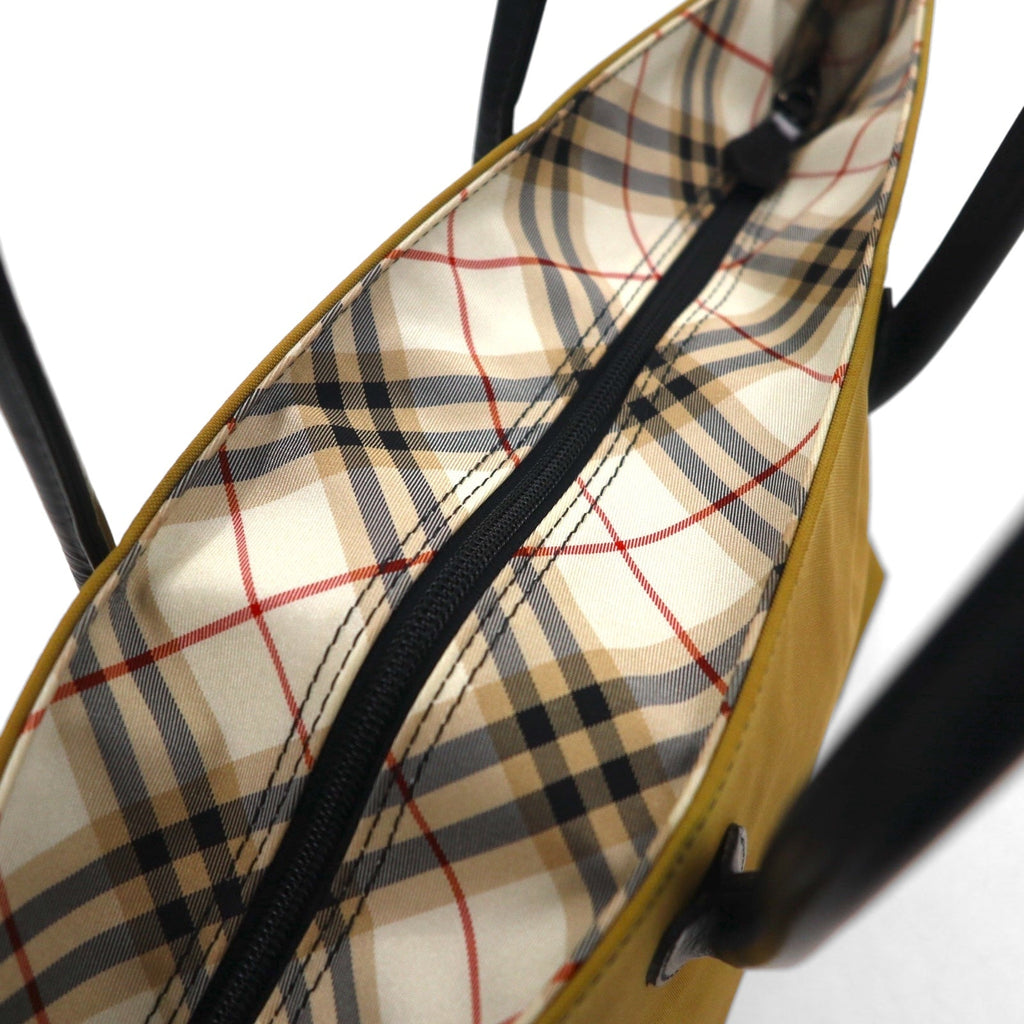 BURBERRY BLUE LABEL Borsa tote a barca con motivo Nova Check, in nylon e pelle bovina beige, made in Japan