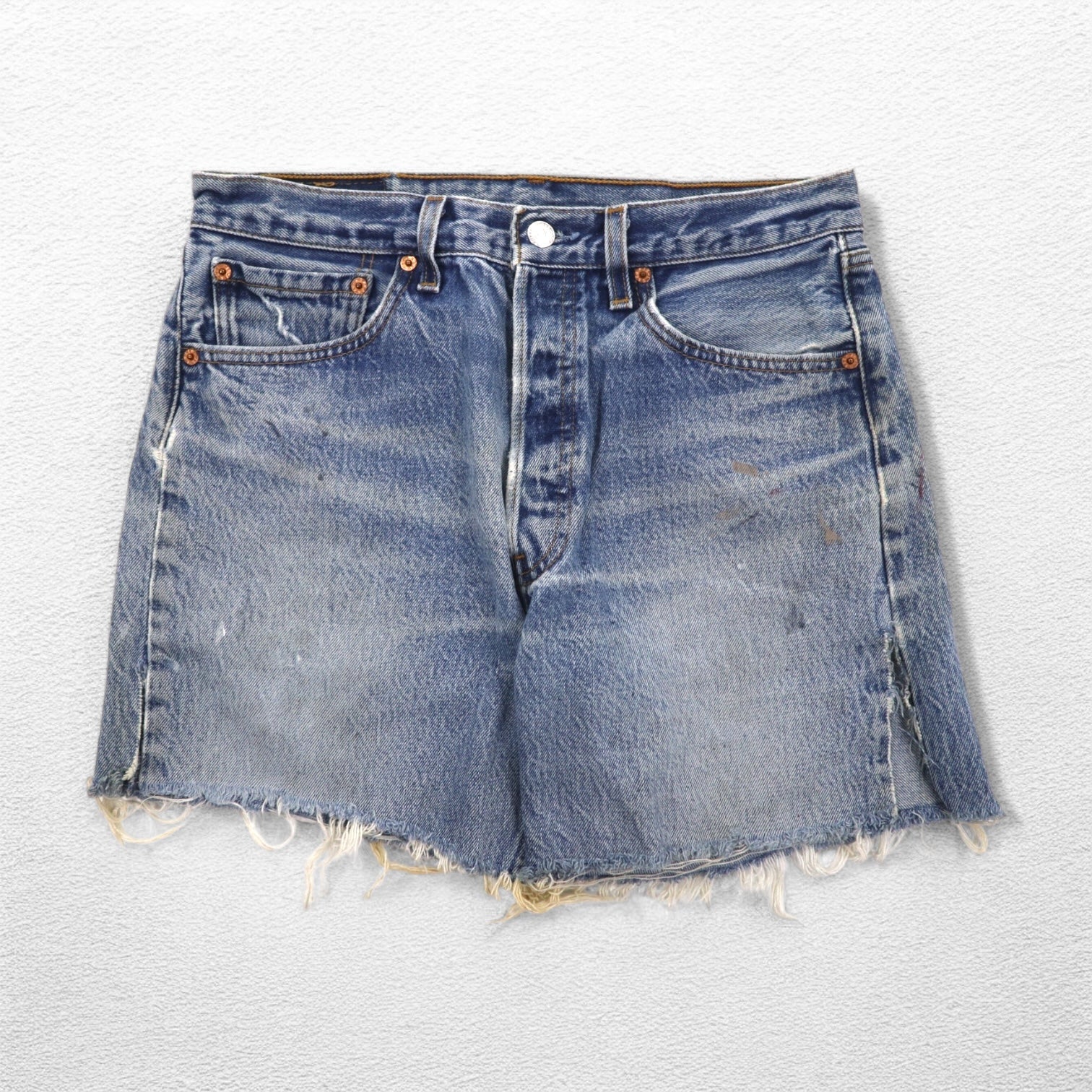 Levi's anni '90, Made in USA, 501XX, shorts in denim cut-off, taglia M, indaco blu, bottone 553, 501-0000