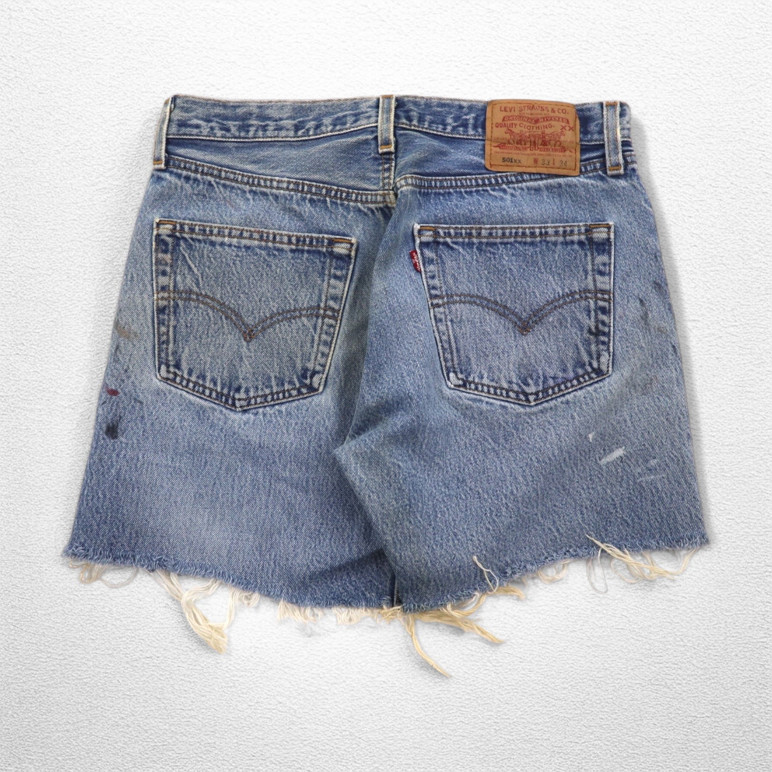 Levi's anni '90, Made in USA, 501XX, shorts in denim cut-off, taglia M, indaco blu, bottone 553, 501-0000