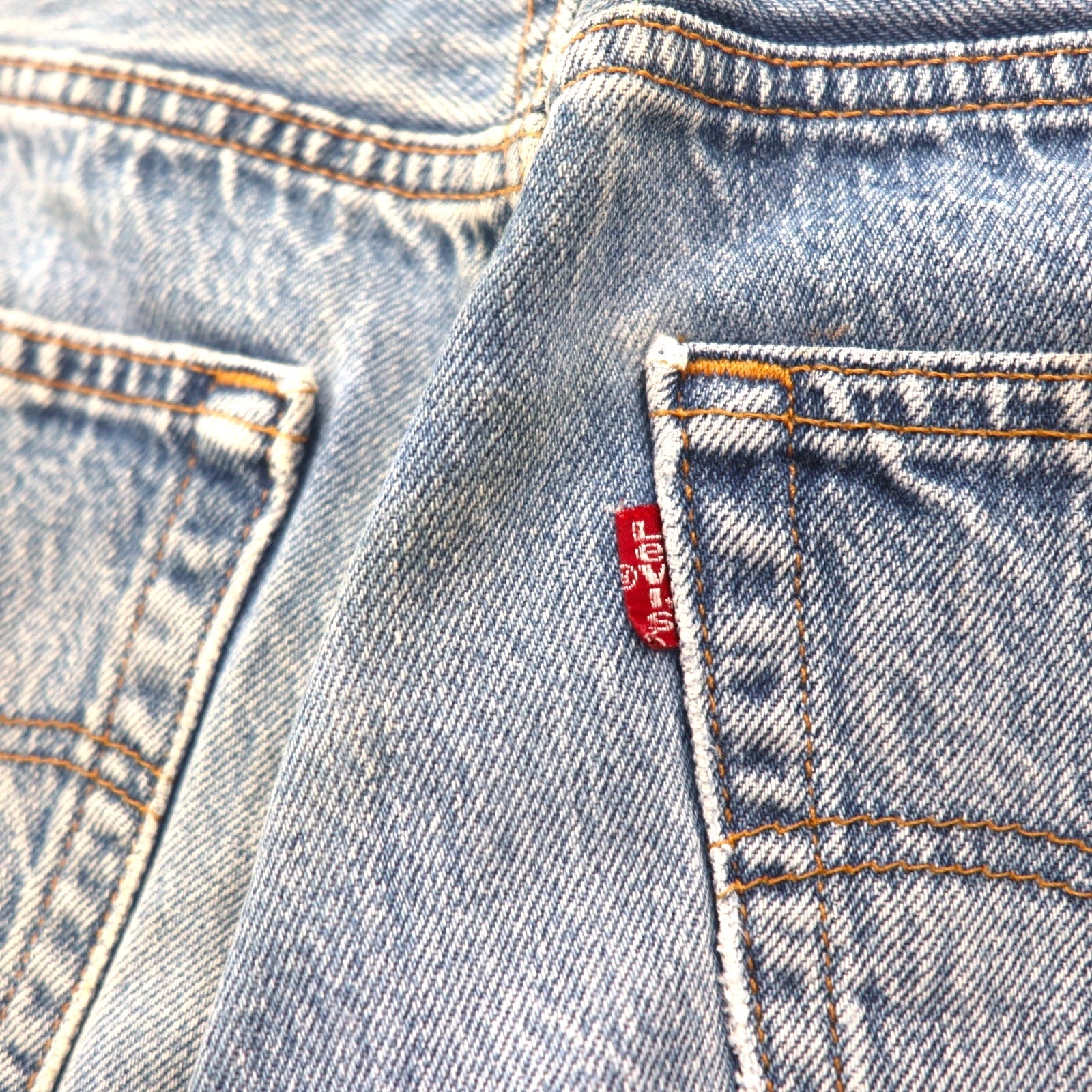 Levi's anni '90, Made in USA, 501XX, shorts in denim cut-off, taglia M, indaco blu, bottone 553, 501-0000