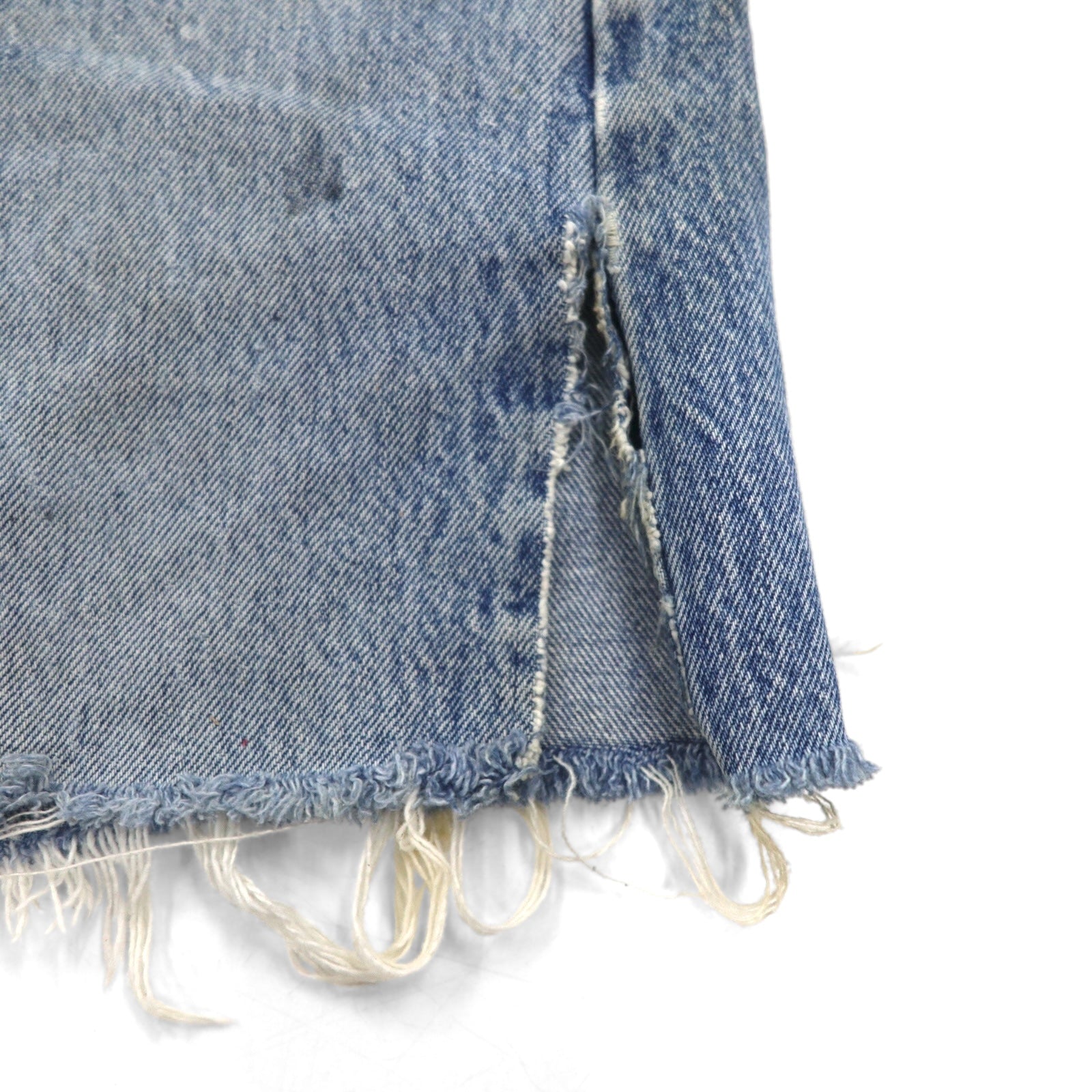 Levi's anni '90, Made in USA, 501XX, shorts in denim cut-off, taglia M, indaco blu, bottone 553, 501-0000